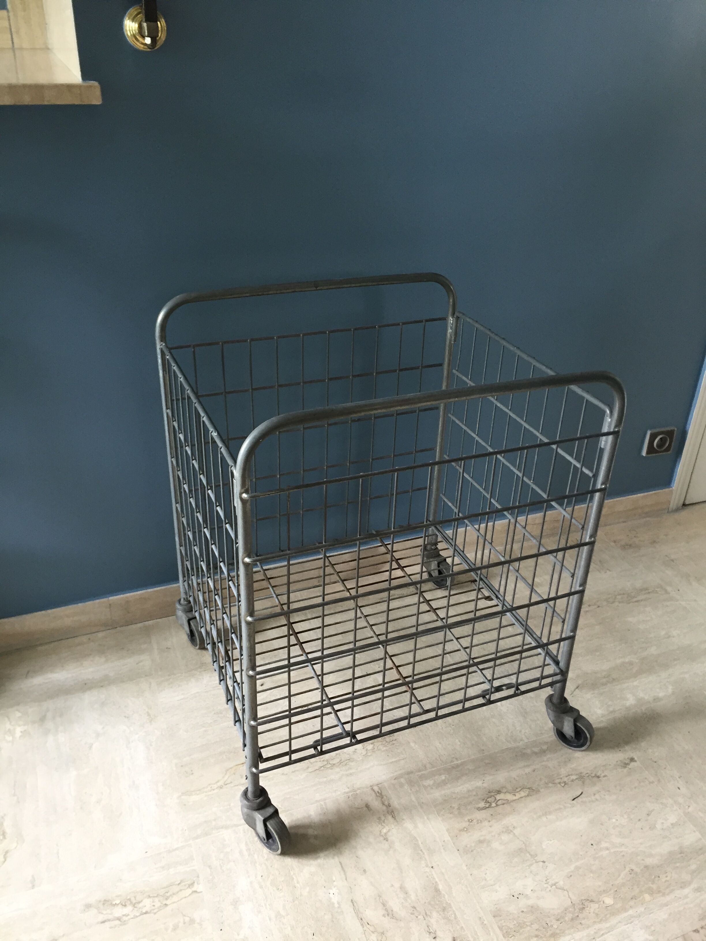 Former cart wheeled industrial metal