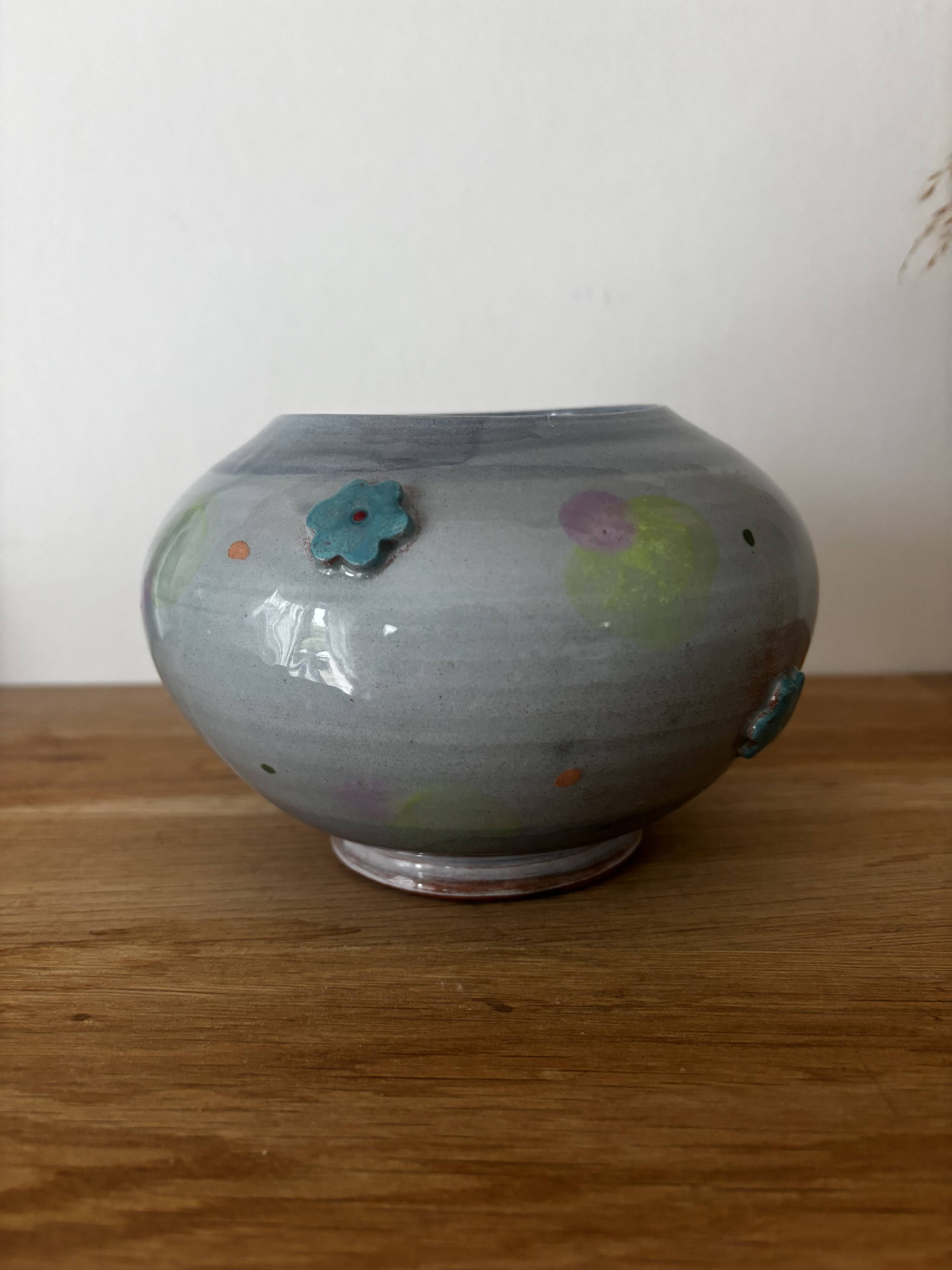 Magnificent pot or vase, handcrafted pottery with flowers, signed on the back.