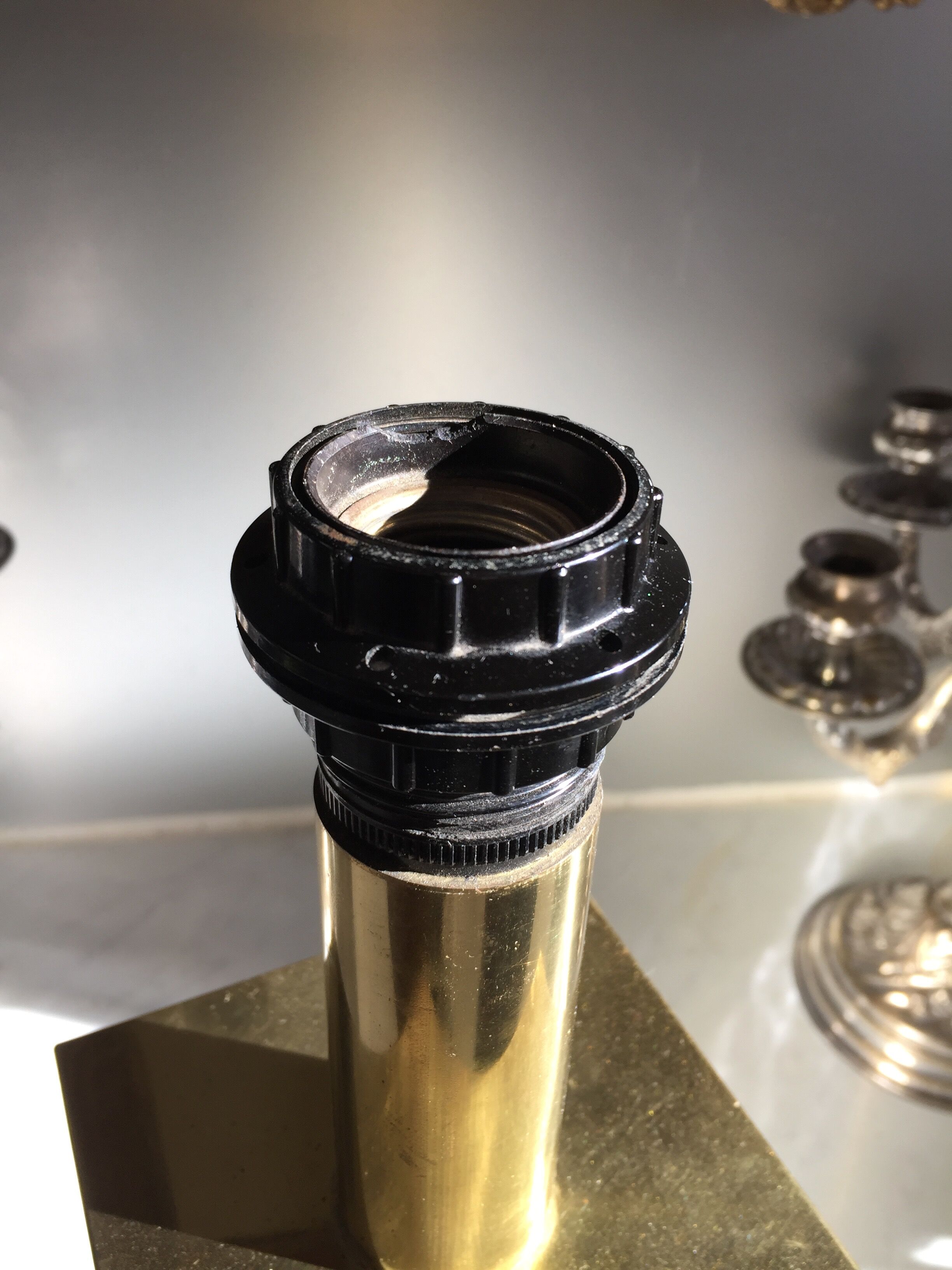 Table lamp in brass and mother-of-pearl italian design 1970