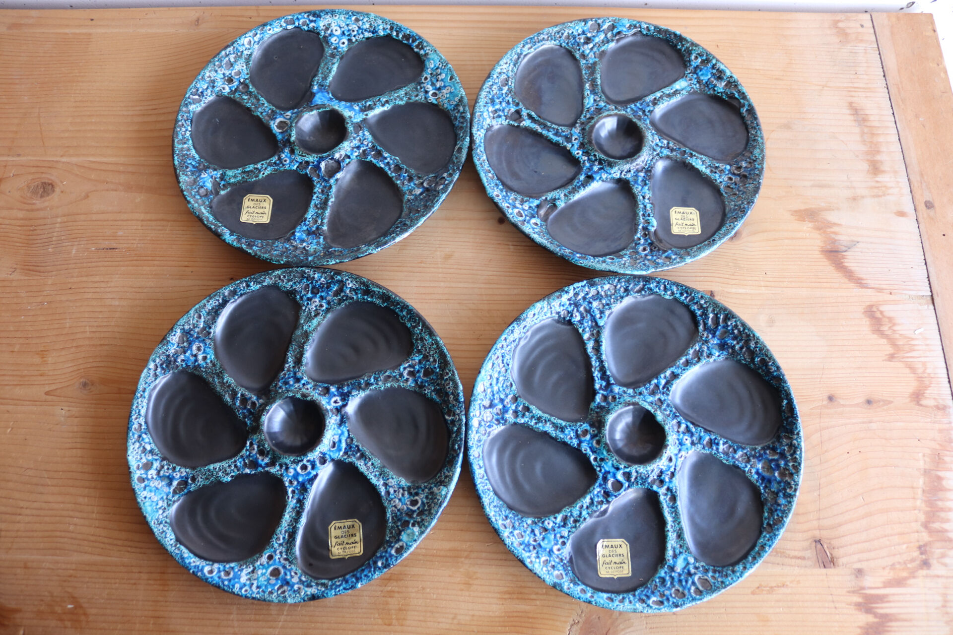 Set of 4 Cyclope oyster plates – Émaux des Glaciers