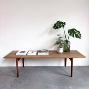 Table basse vintage Hans J Wegner en chêne