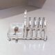 Porte-toast en argent massif Art Déco avec plateau assorti, beurrier en cristal et couteau.