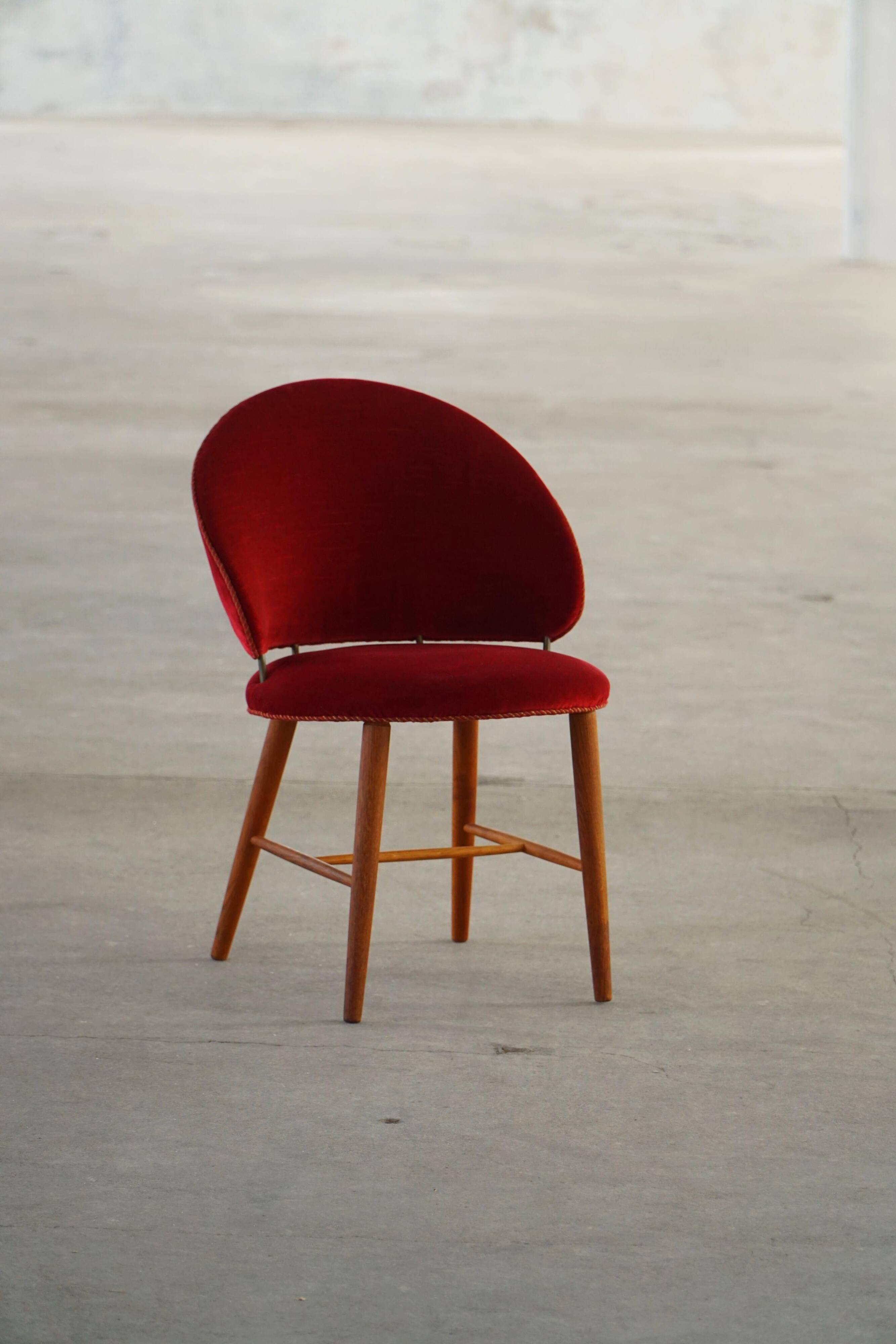 Mid-century toilet chair in oak and red velvet, by a Danish cabinetmaker, 1950s.