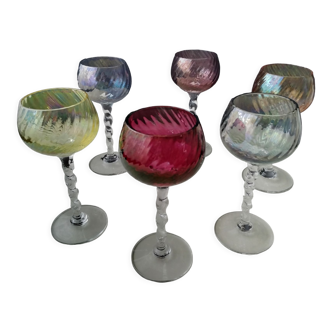 6 stemmed glasses in different colors