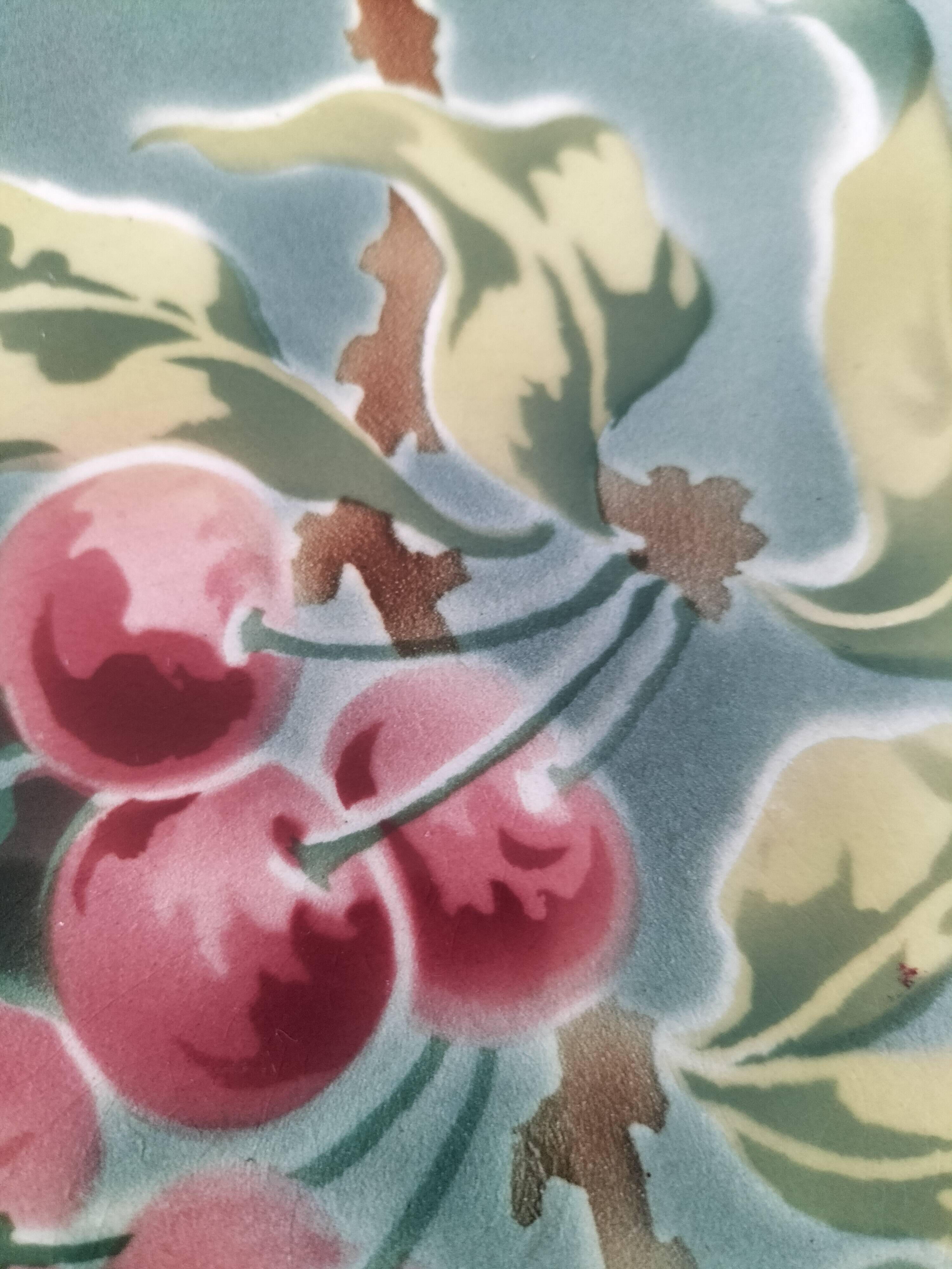 Saint-Amand Hamage plate – Stenciled cherry decoration 1945-1950