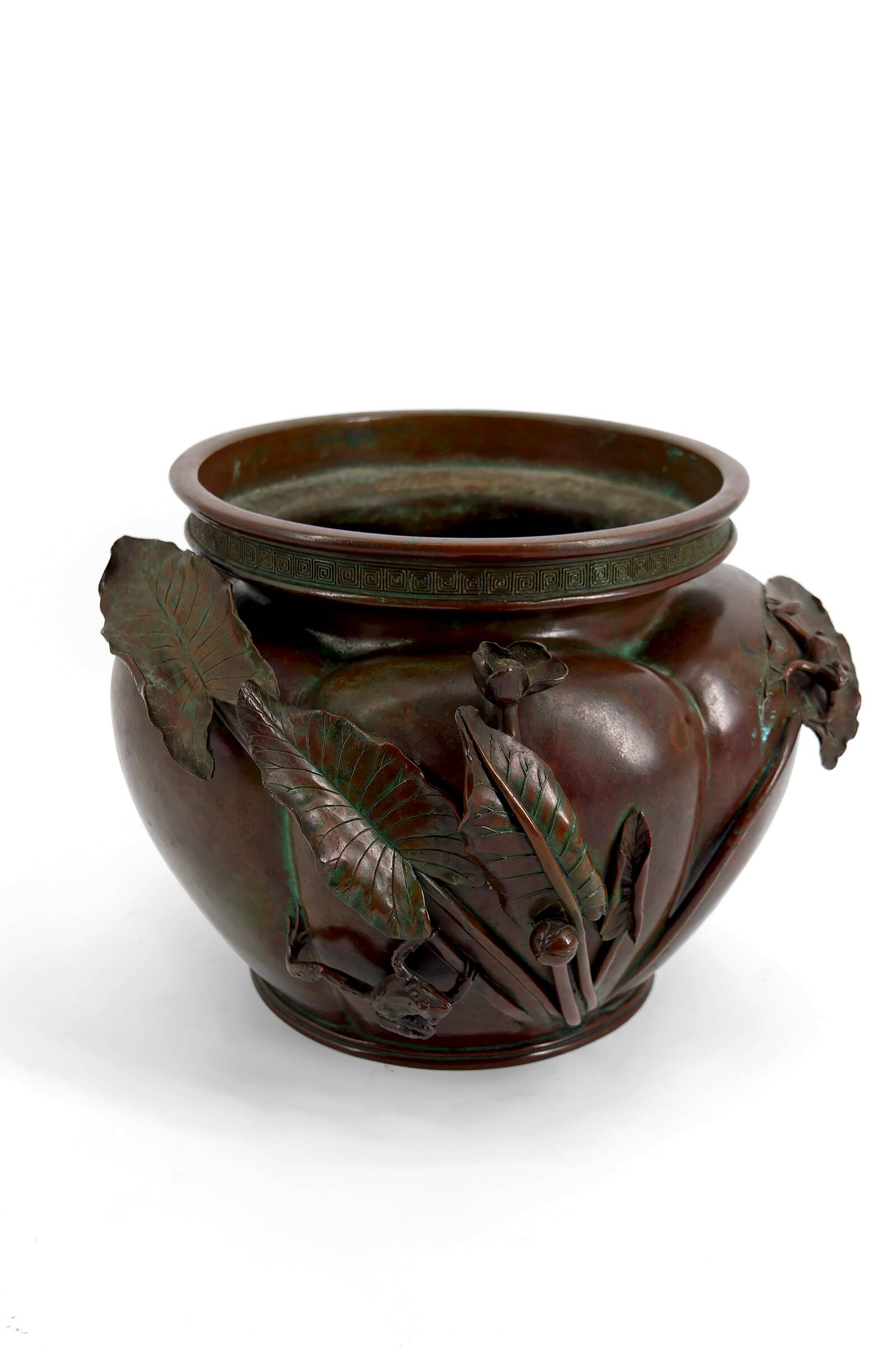 Exceptional planter / cache-pot in patinated Japanese bronze circa 1880.