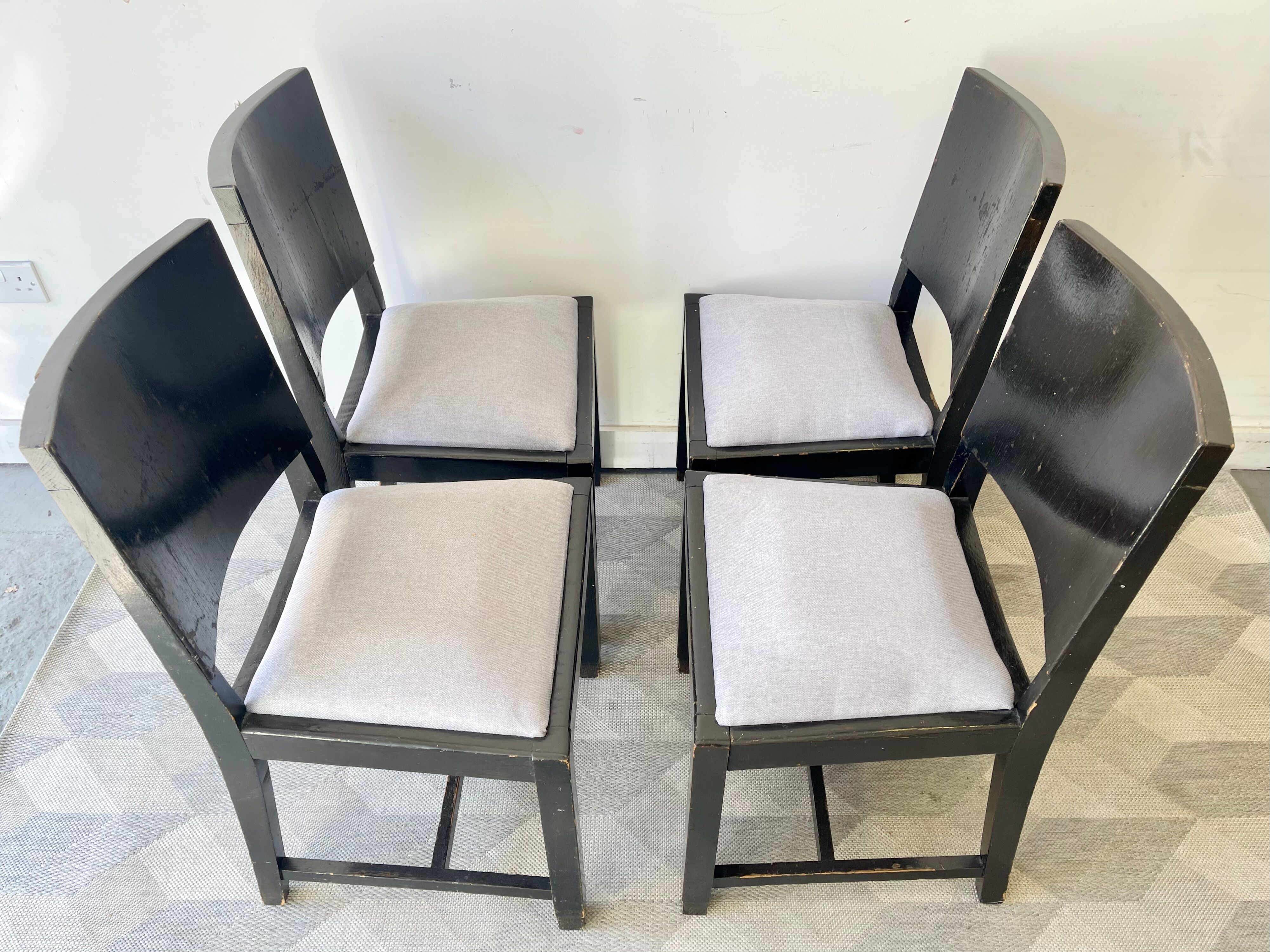 Set de 4 chaises de salle à manger Art Déco en noir