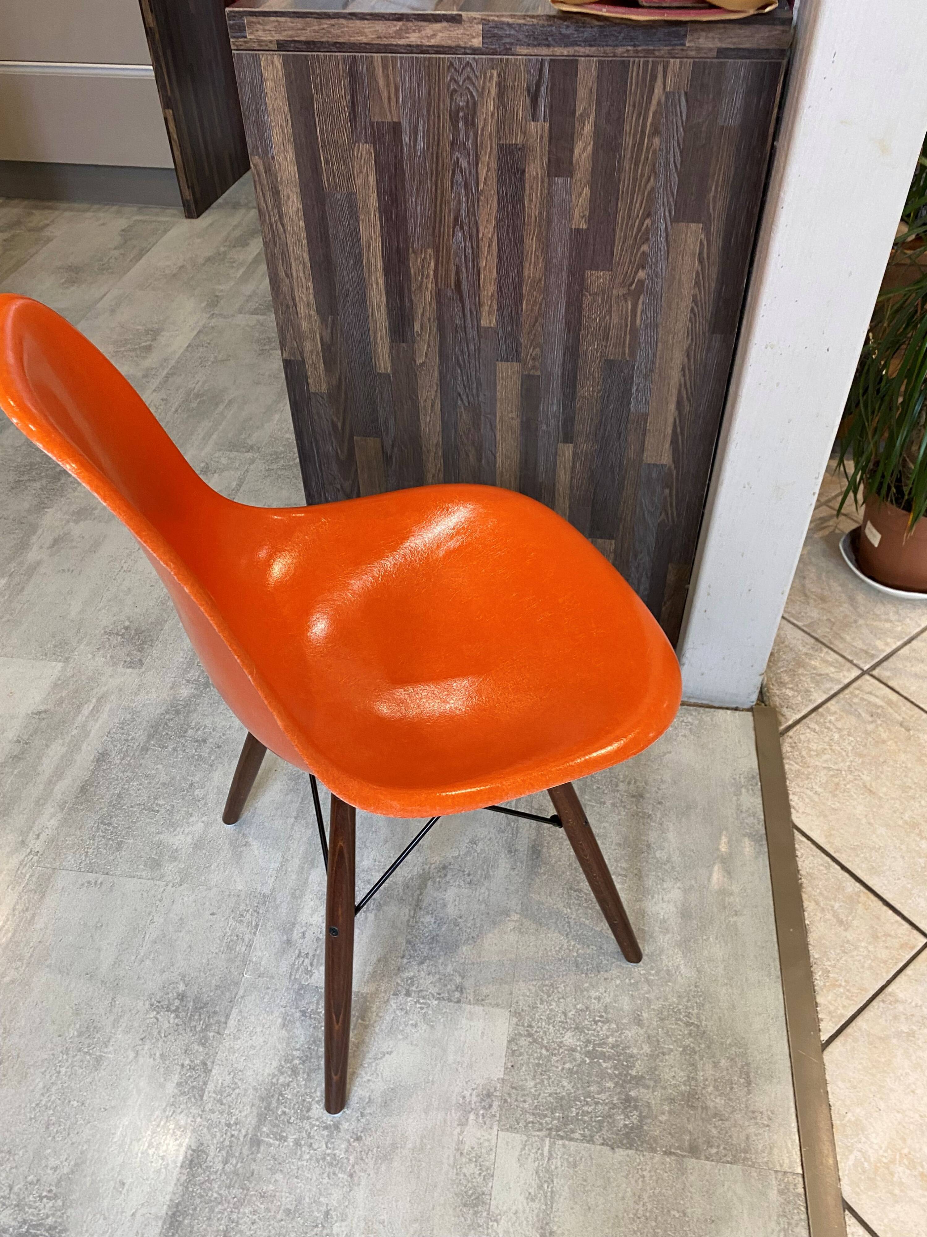 A dsw fiber red orange dowel walnut eames herman miller vintage 70 chair