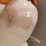 Lampe de table en verre blanc et rose conçue par Michael Bang et fabriquée par Holmegaard.