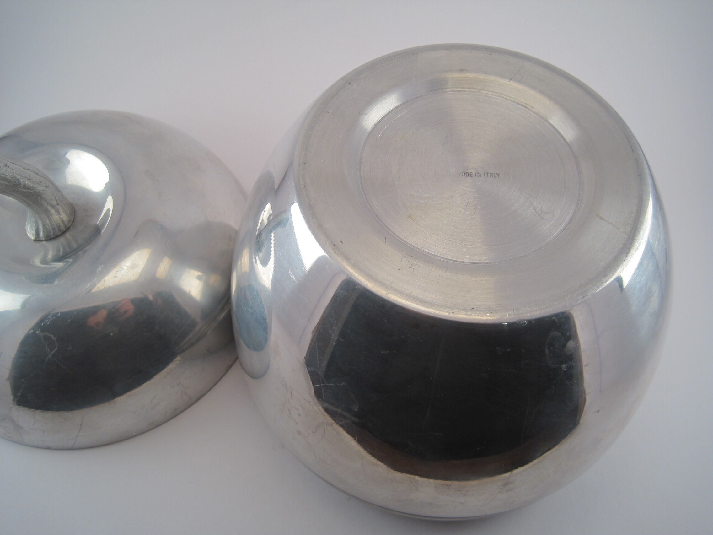 Seau à glace vintage made in Italy en aluminium phytomorphe forme de pomme