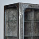 Armoire médicale vintage en verre et fer années 1970