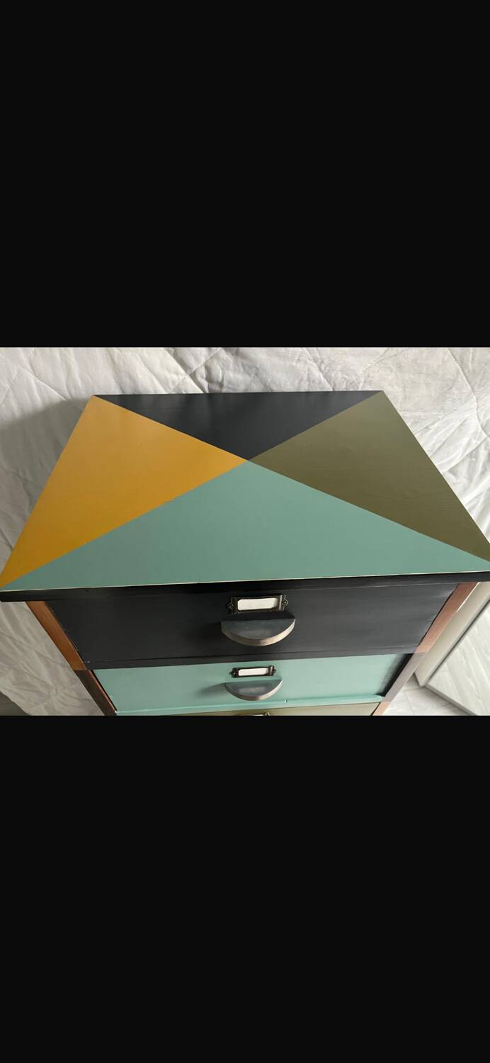 Vintage chest of drawers