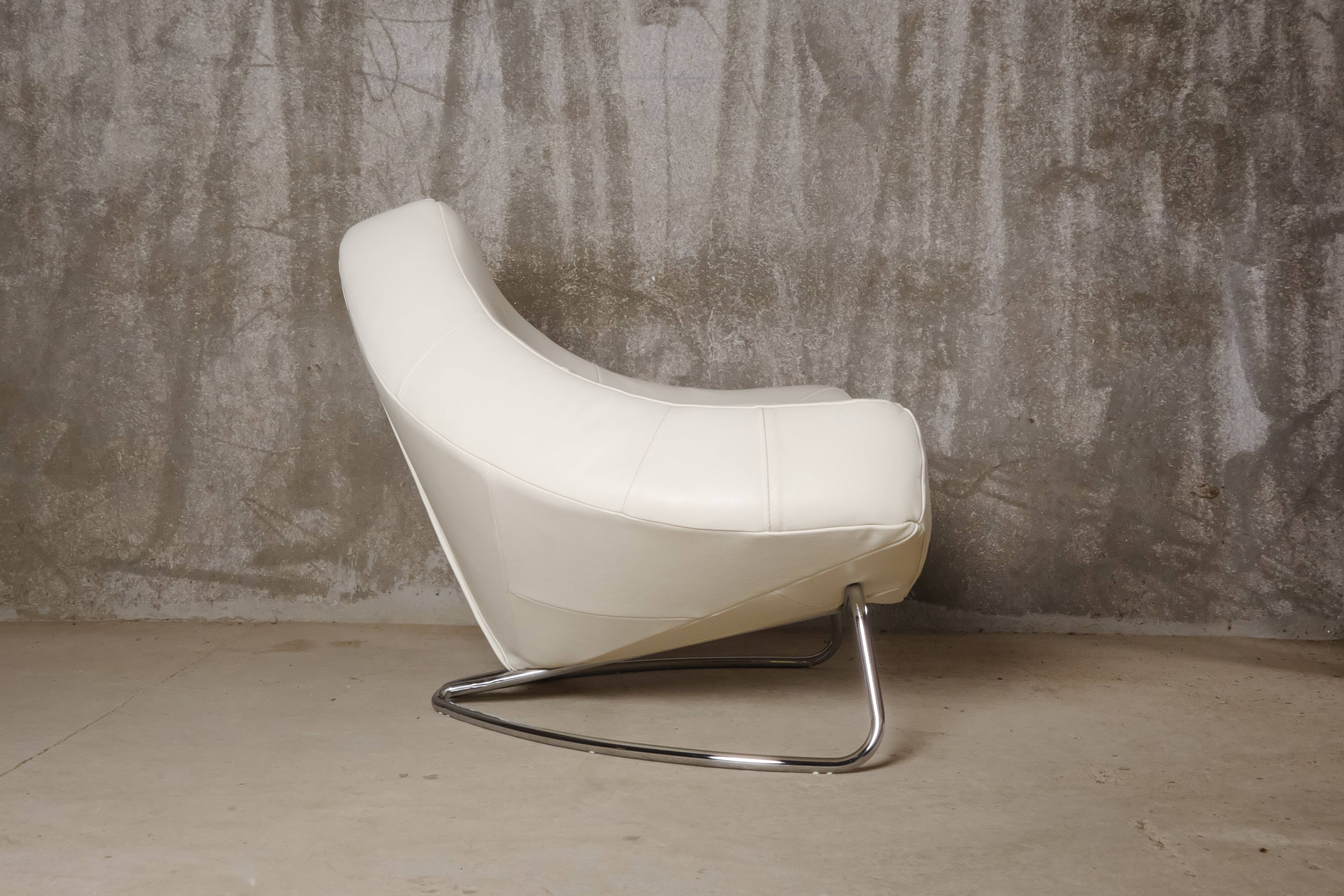 Fauteuil en cuir blanc et acier chromé Falkenberg x Rom AG, Belgique c. 1990