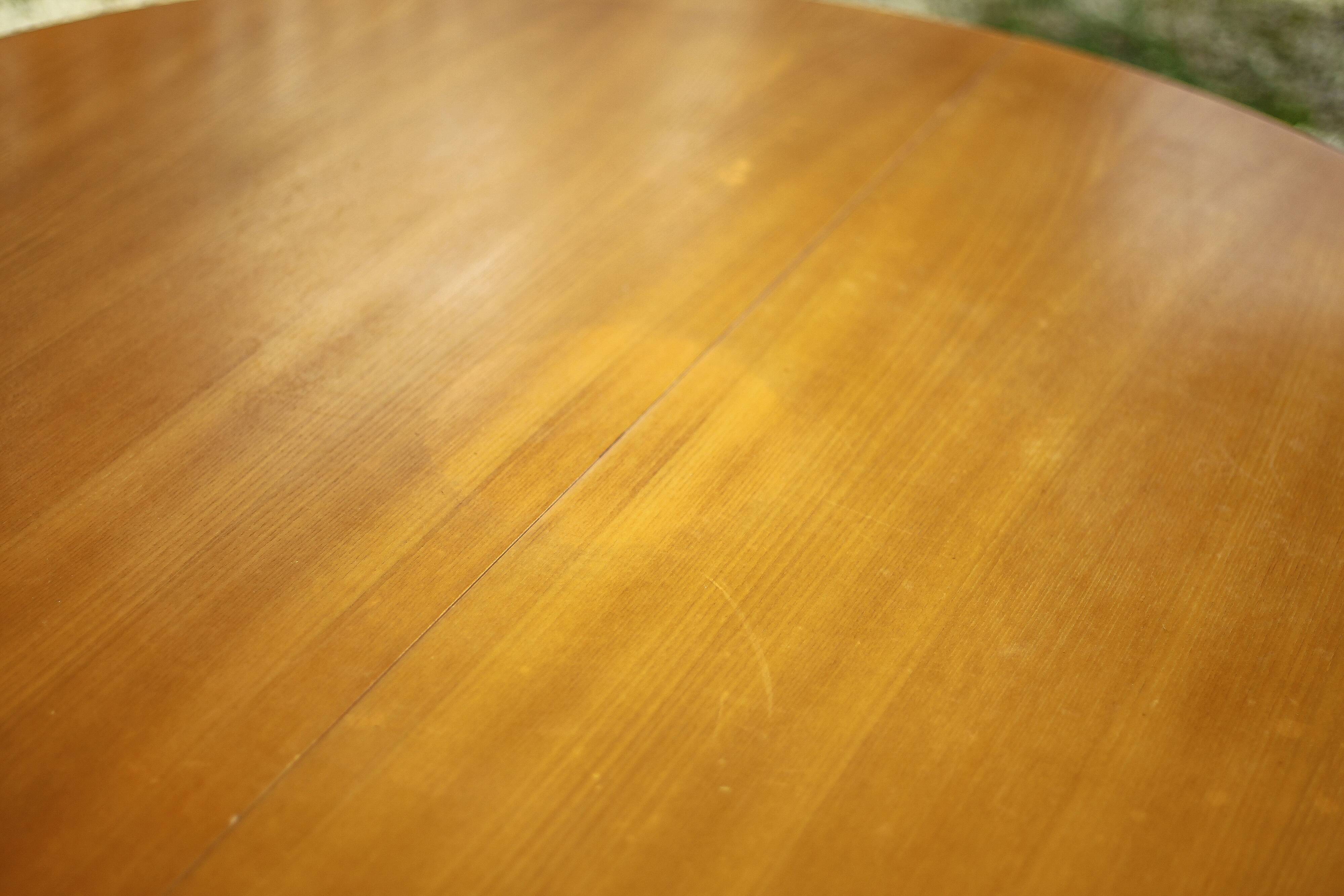 Table ronde bois et ses 4 chaises Self, table à manger, meuble de salon