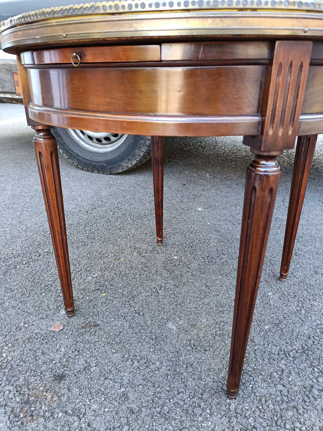 Table bouillotte style Louis XVI marble top