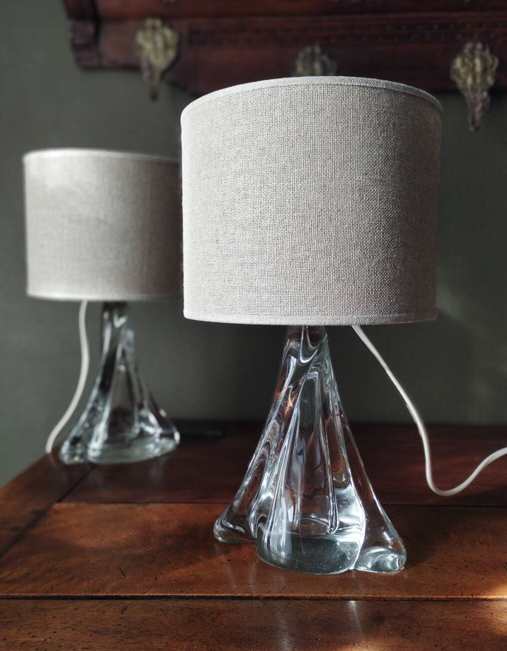 Pair of table lamps - Twisted transparent glass bases from the 1950s - Hemp shades