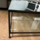 Table basse en verre et métal
