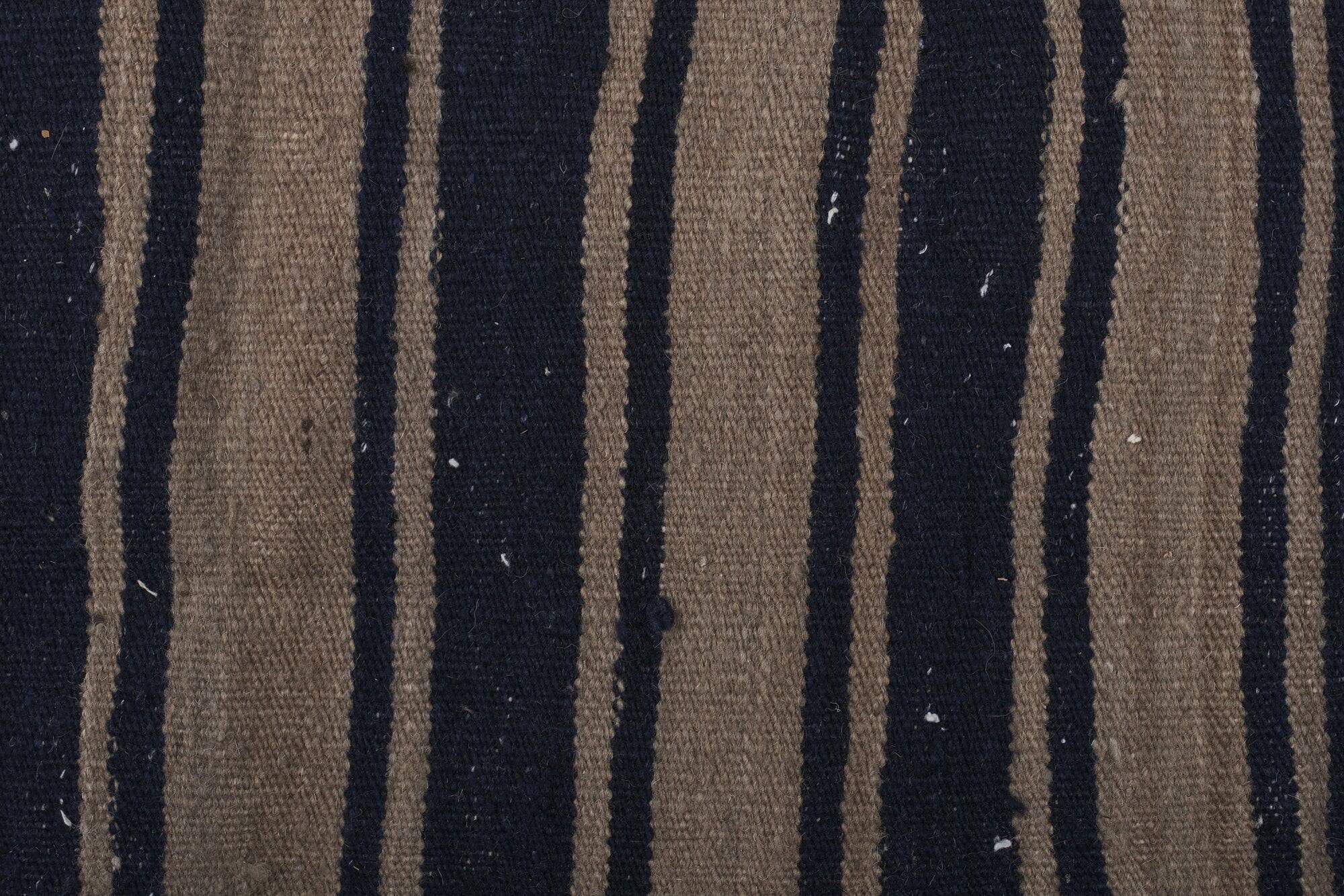 Vintage Turkish kilim, handwoven, 335x398 cm.