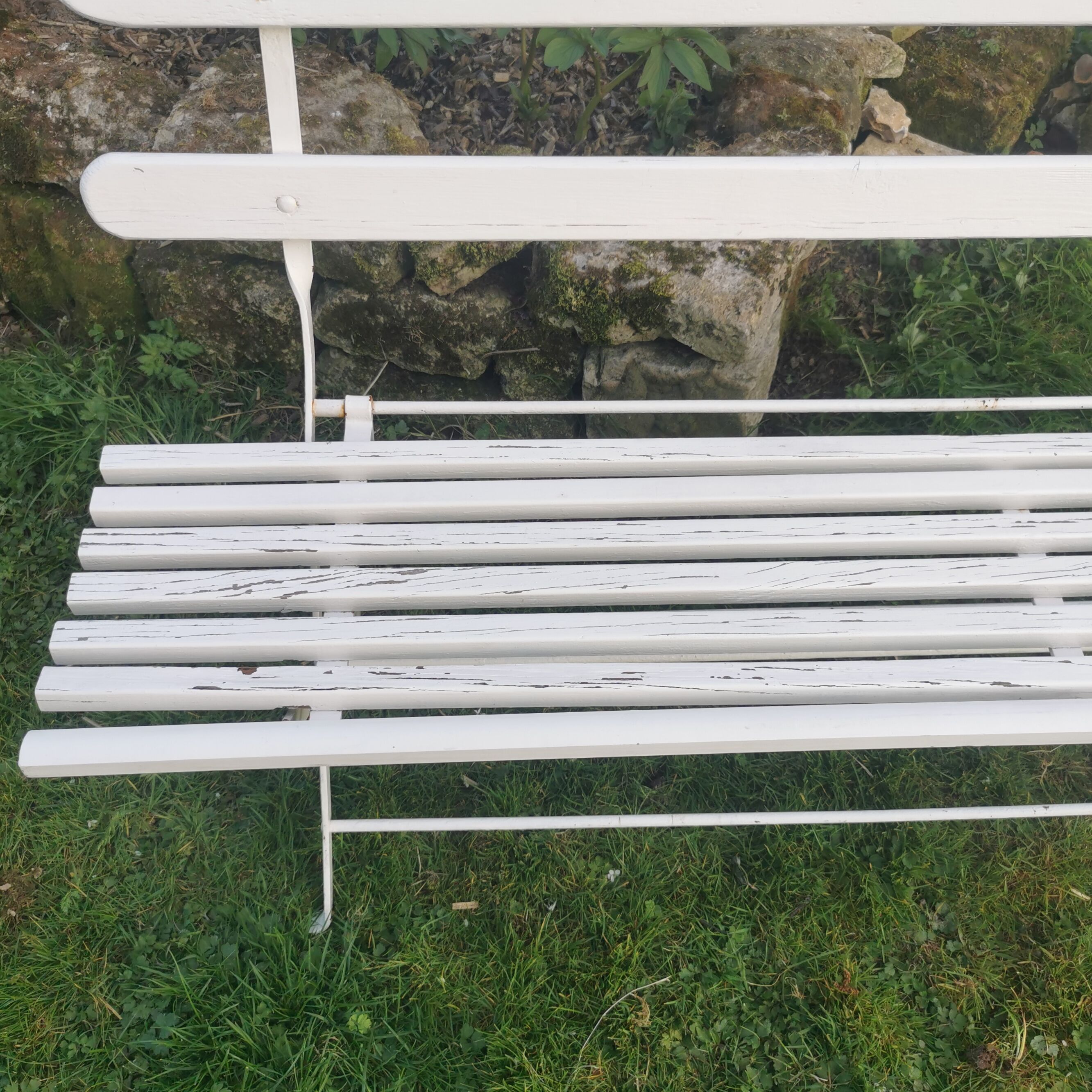 Folding garden bench