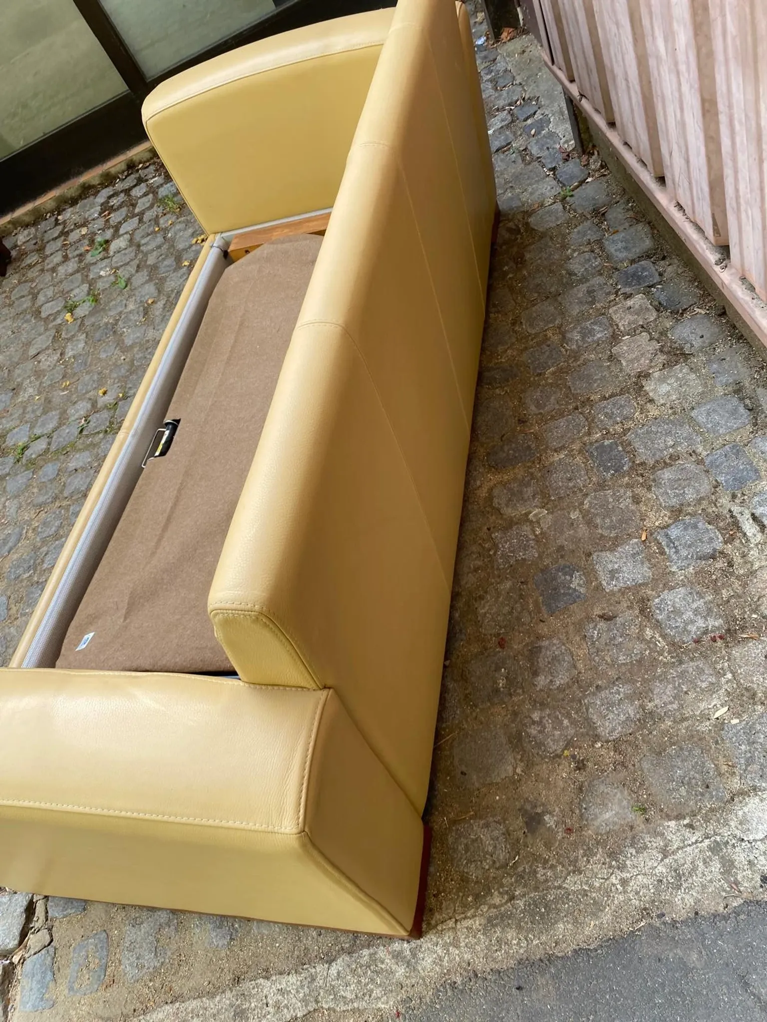 Art Deco 3-seater convertible sofa in genuine beige leather and red fabric from the 1980s.