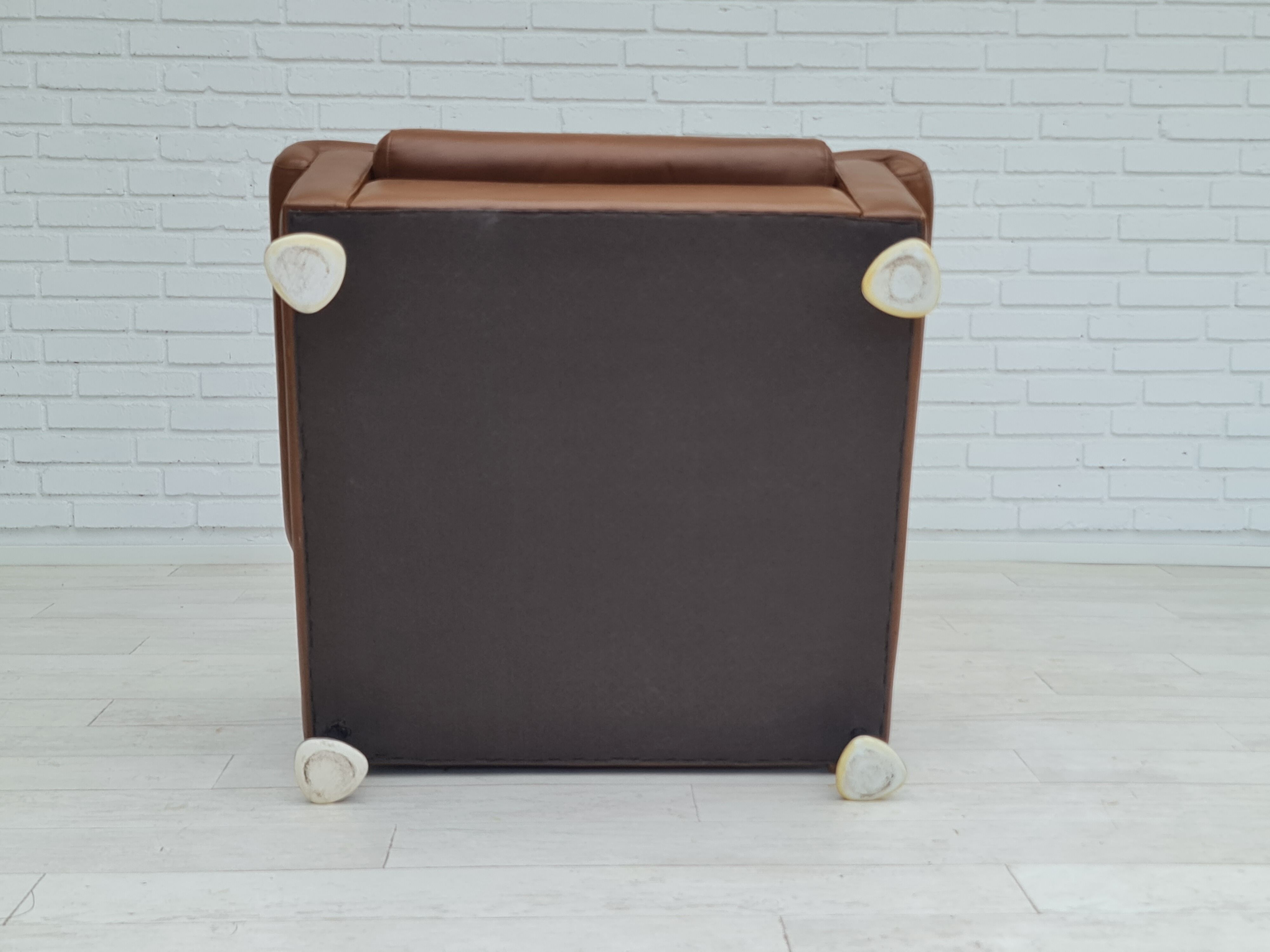 Fauteuil en cuir du milieu du siècle, années 1970