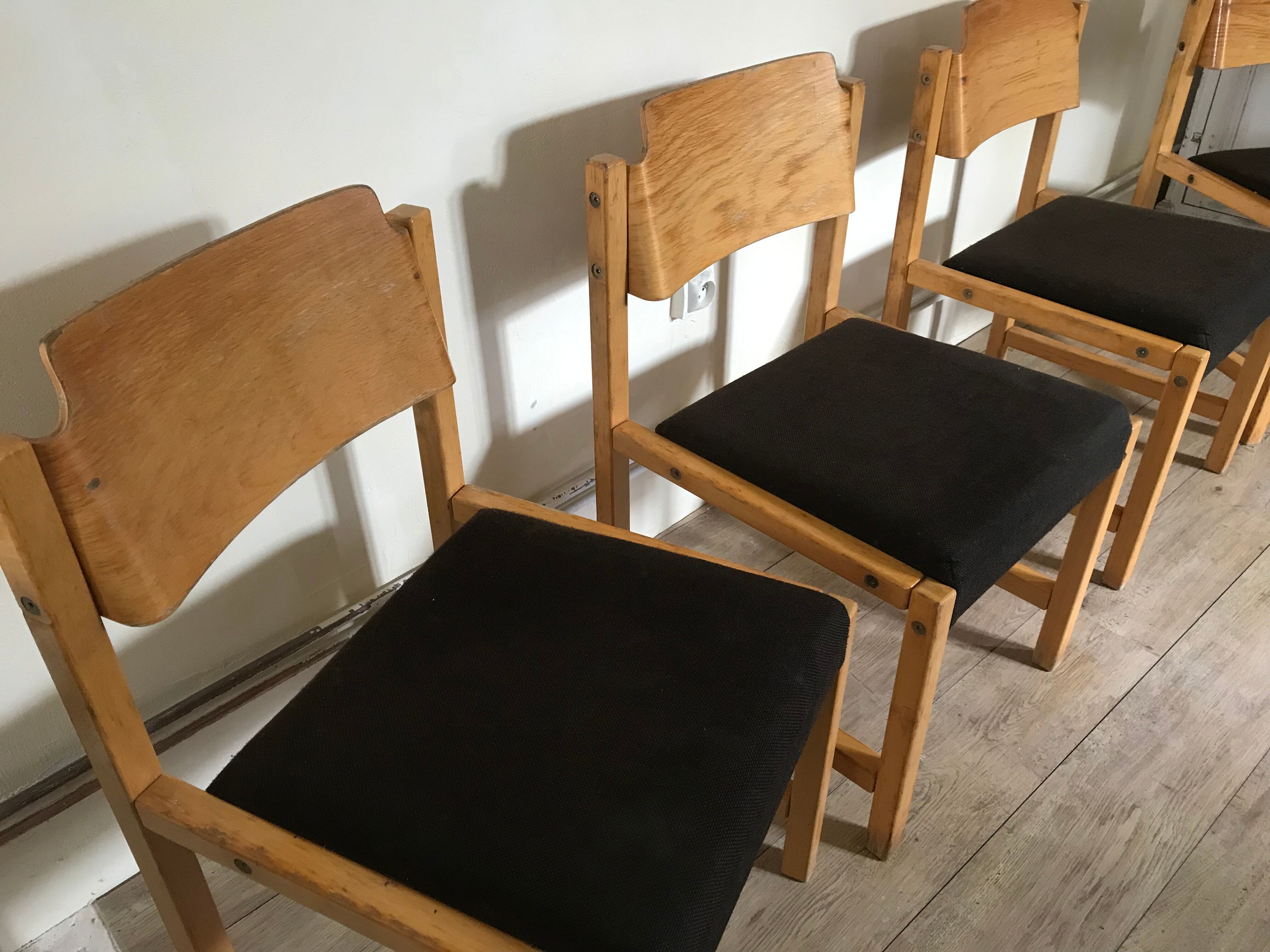 Set of 4 vintage chairs 1980's in beech, thermoformed on the back