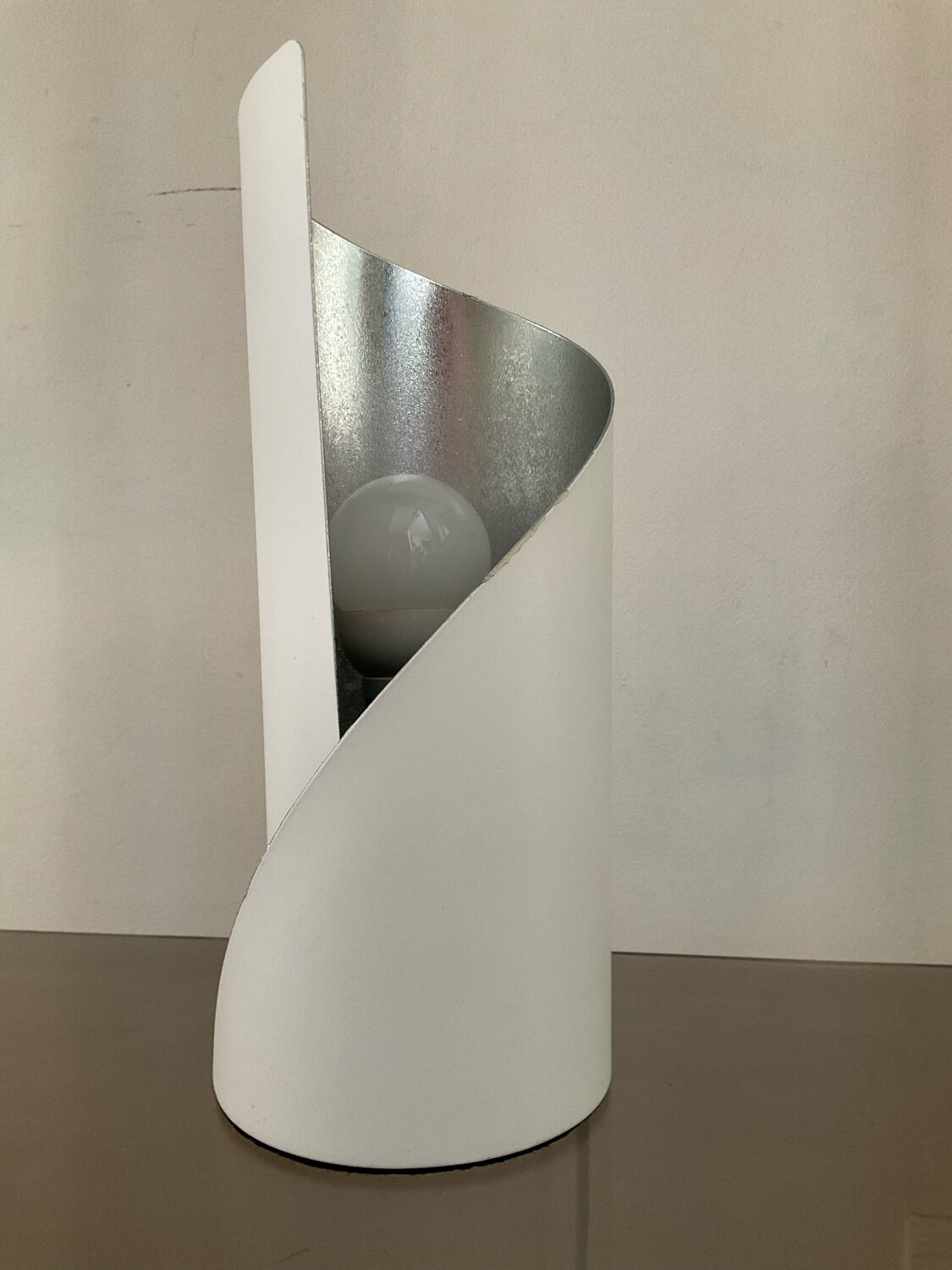 Design lamp in folded sheet metal