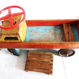 Jouet, camion décoratif en bois peint, début XXème