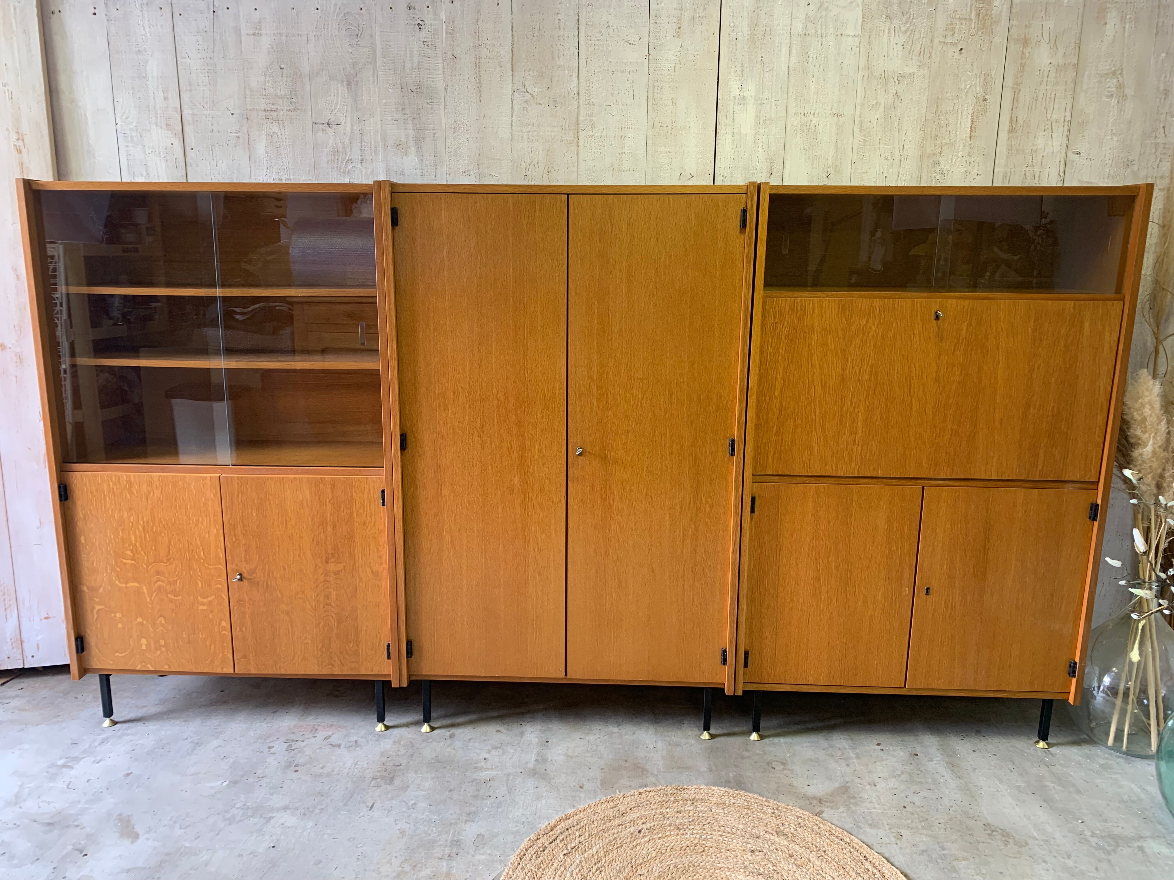 Armoire moderniste