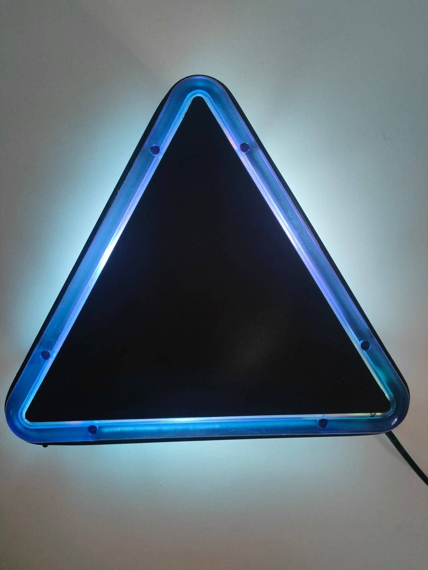 Lampe triangulaire bleue Ottika par Daniels