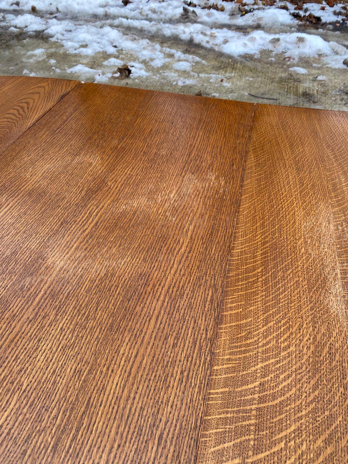 Round extendable dining table Louis Philippe 90cm with 2 extensions in oak.