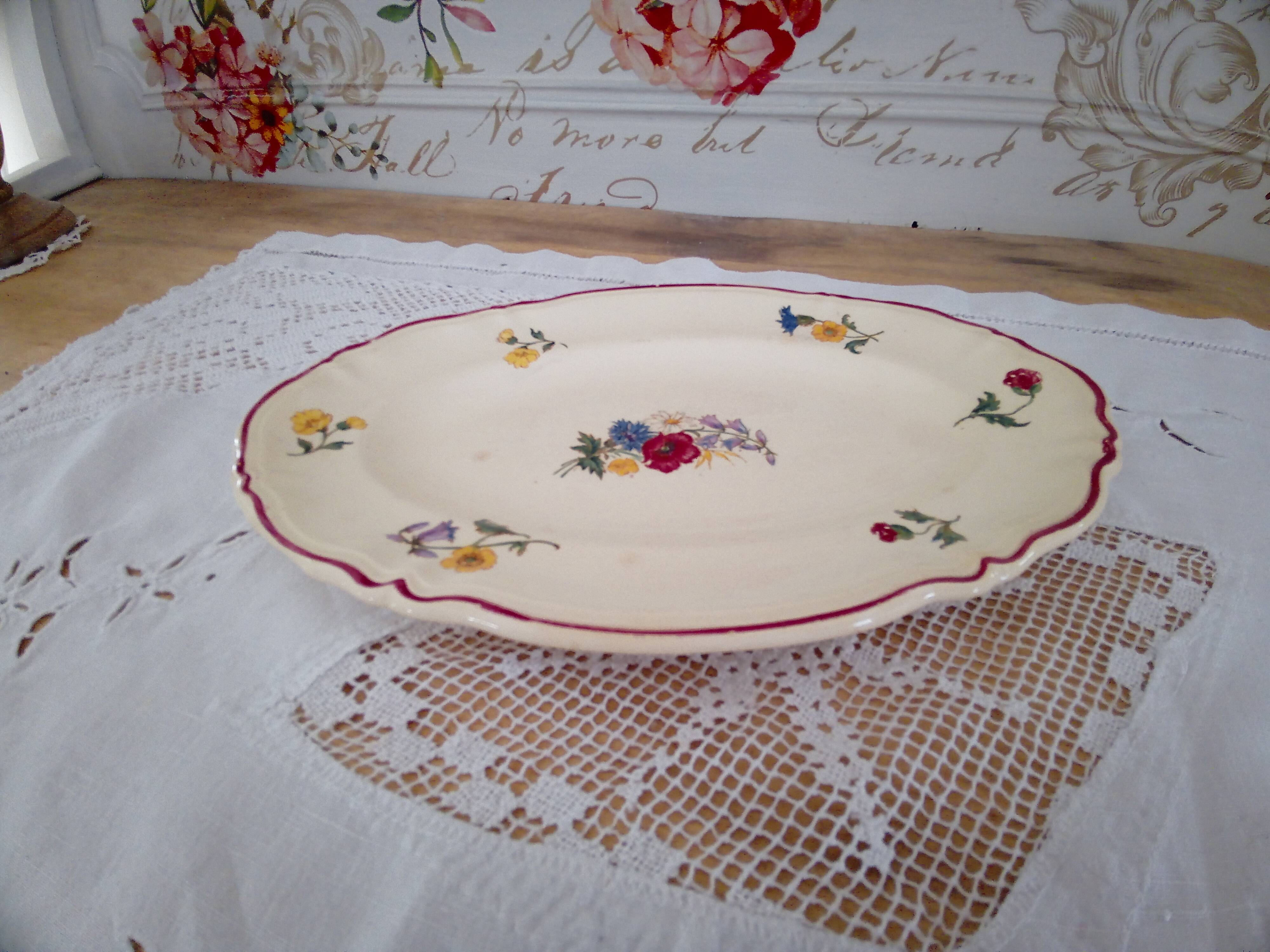 Oval dish, ravine Digoin Sarreguemines model Agreste deep red edar floral decoration