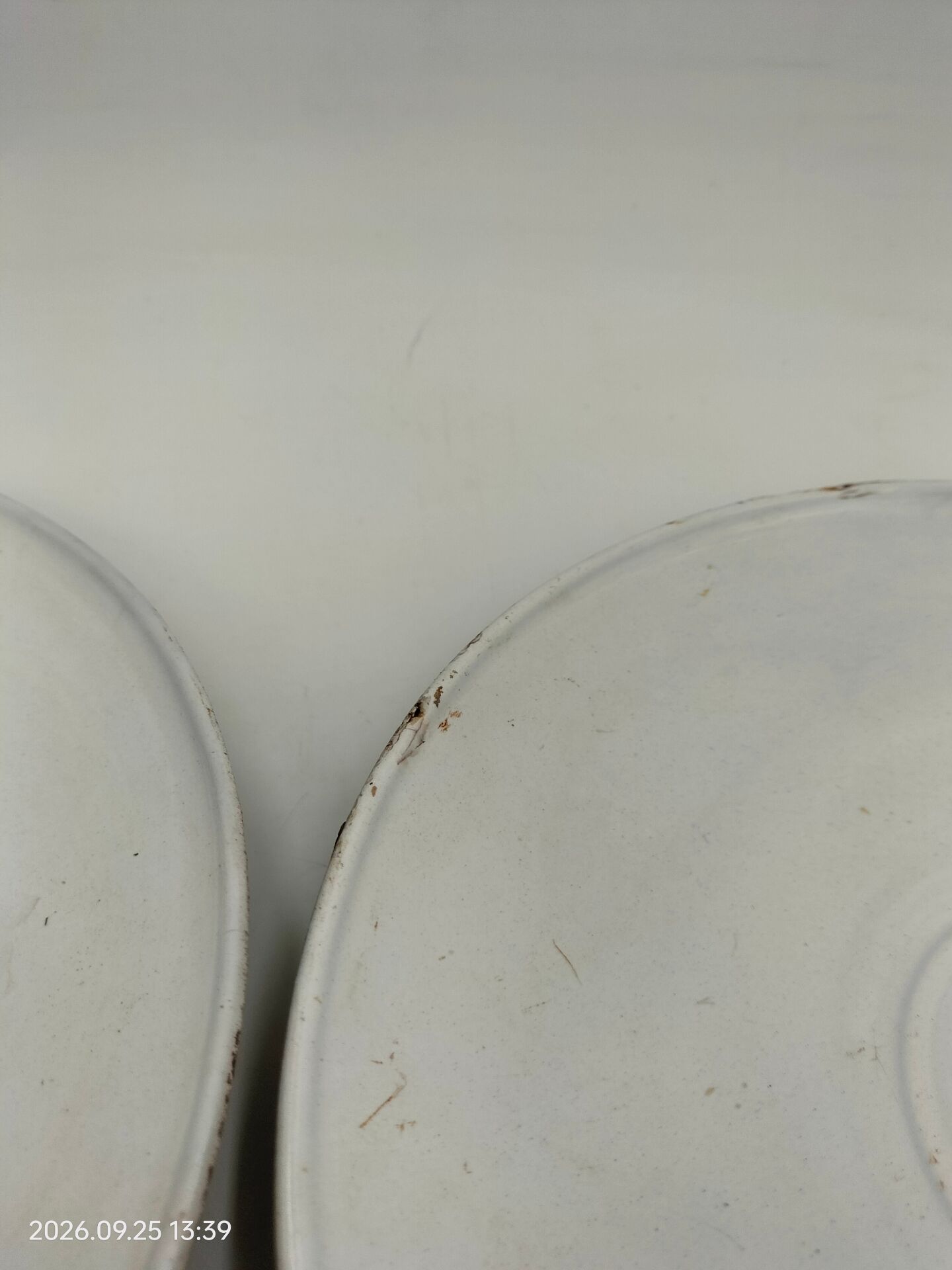 Enamelled sheet metal lampshade