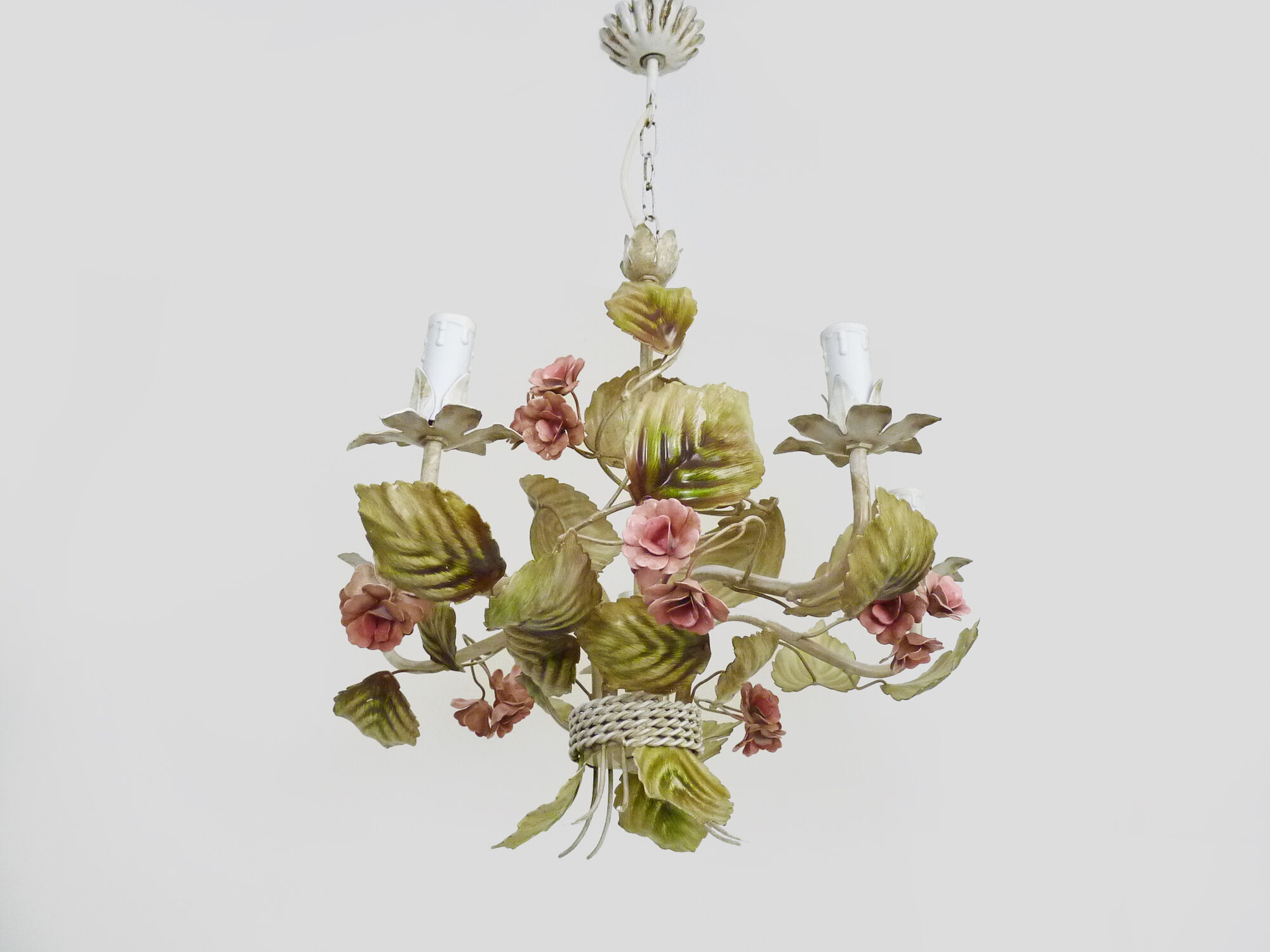 Painted metal chandelier decorated with pink and foliage with 5 lights. Year 80 90