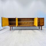 Buffet milieu de siècle