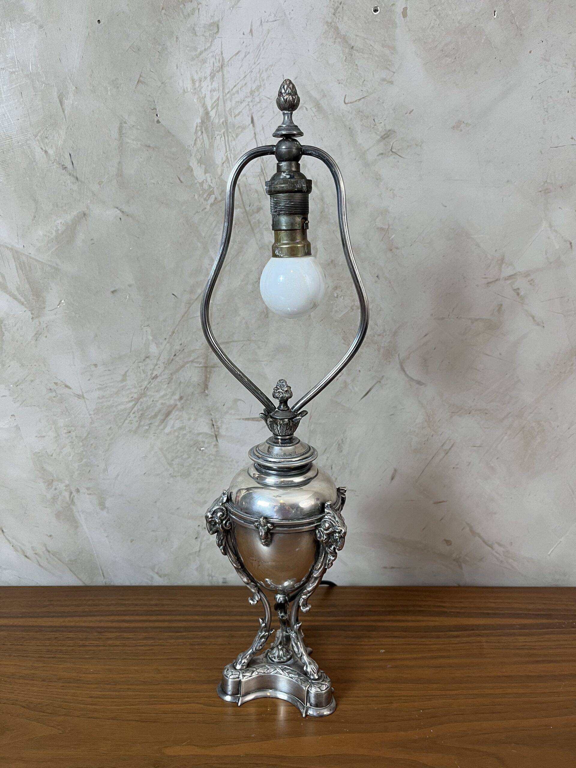 Lampe en métal argenté