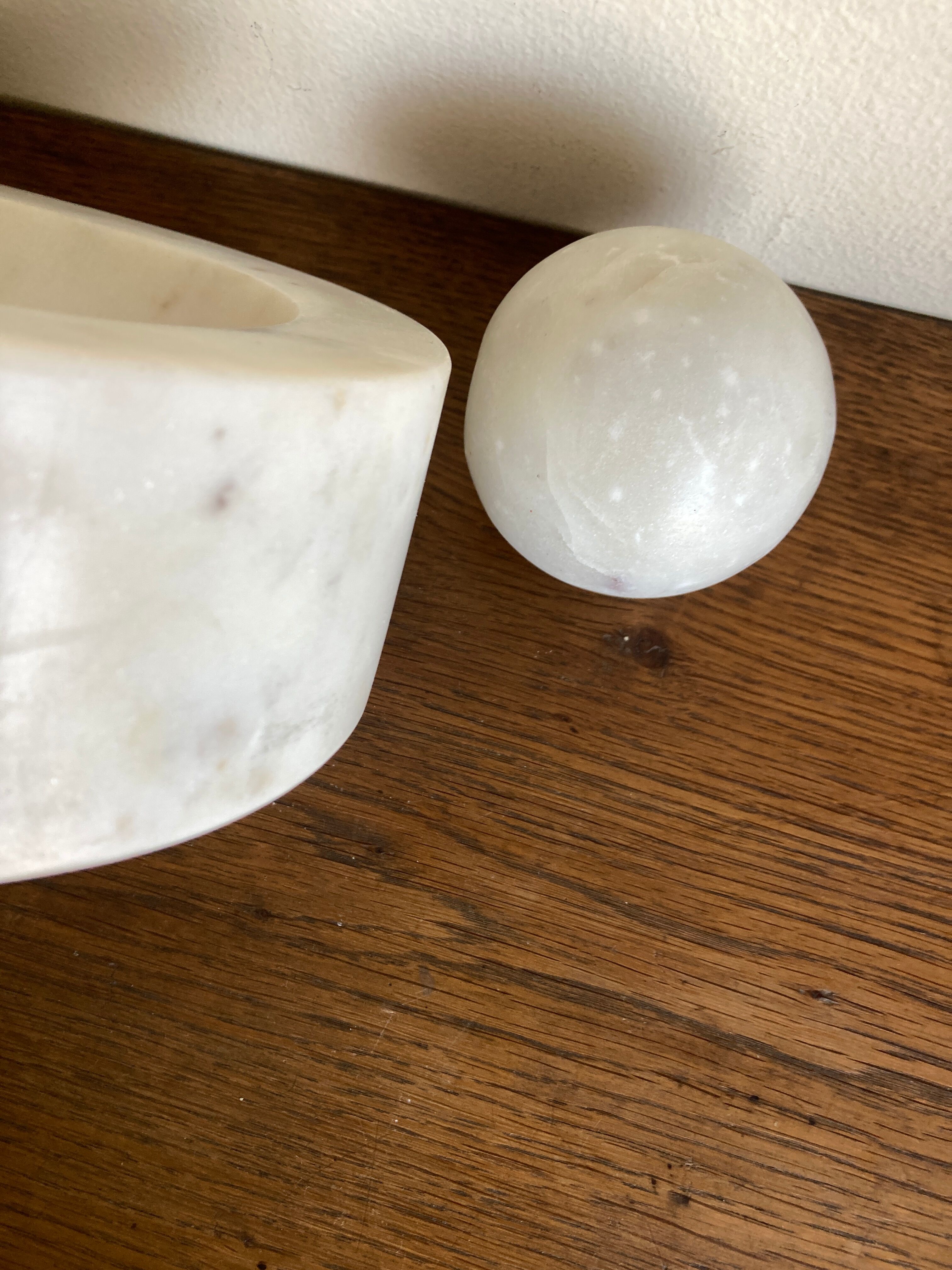 Space Age XXL ashtray in white marble, Italian design 1970.
