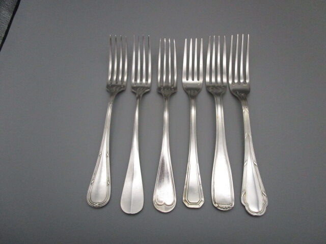 Set of 6 antique silver metal forks mismatched for a chic table