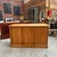 Comptoir de magasin en sapin