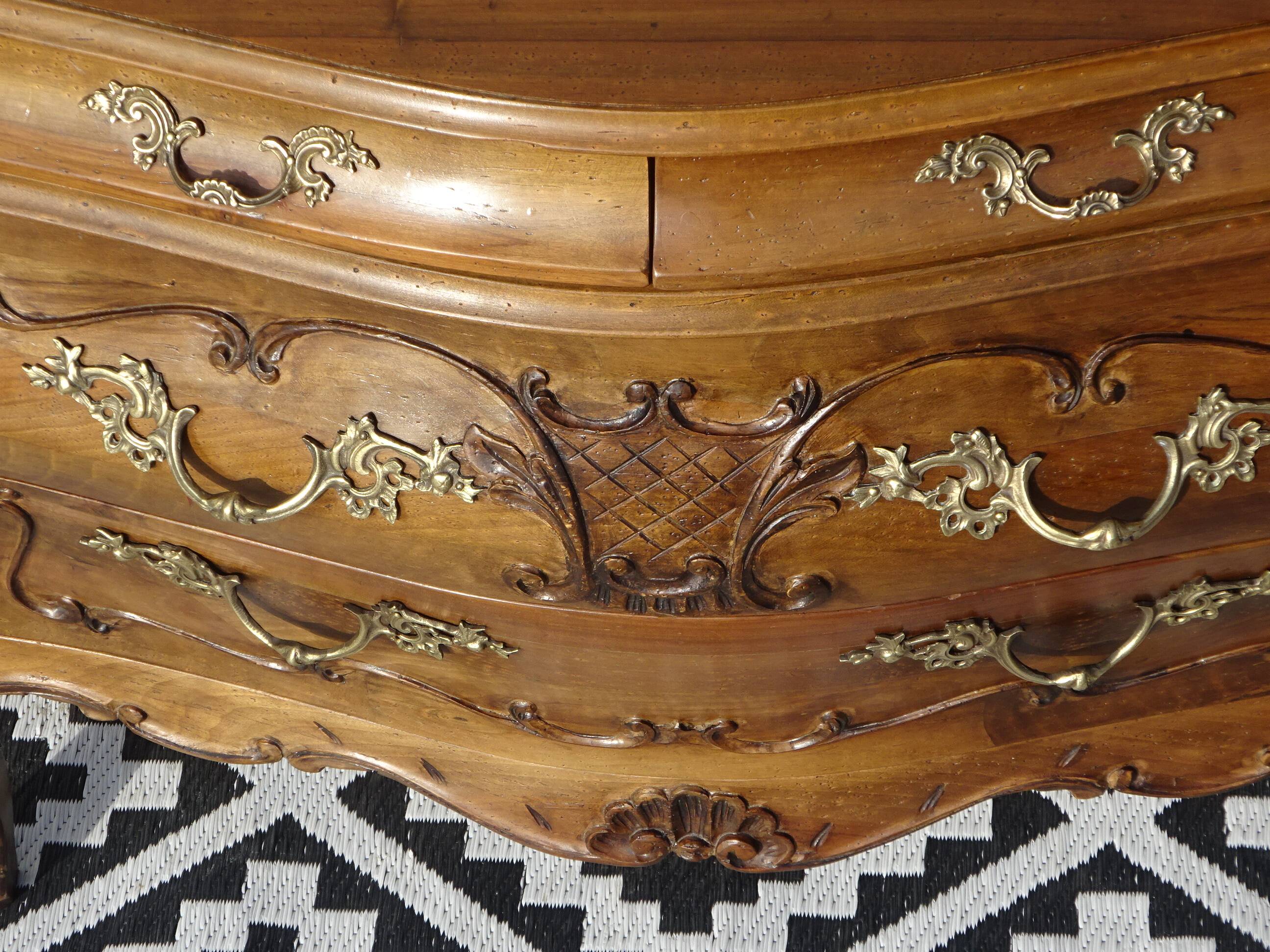 Coffin-style chest of drawers in walnut