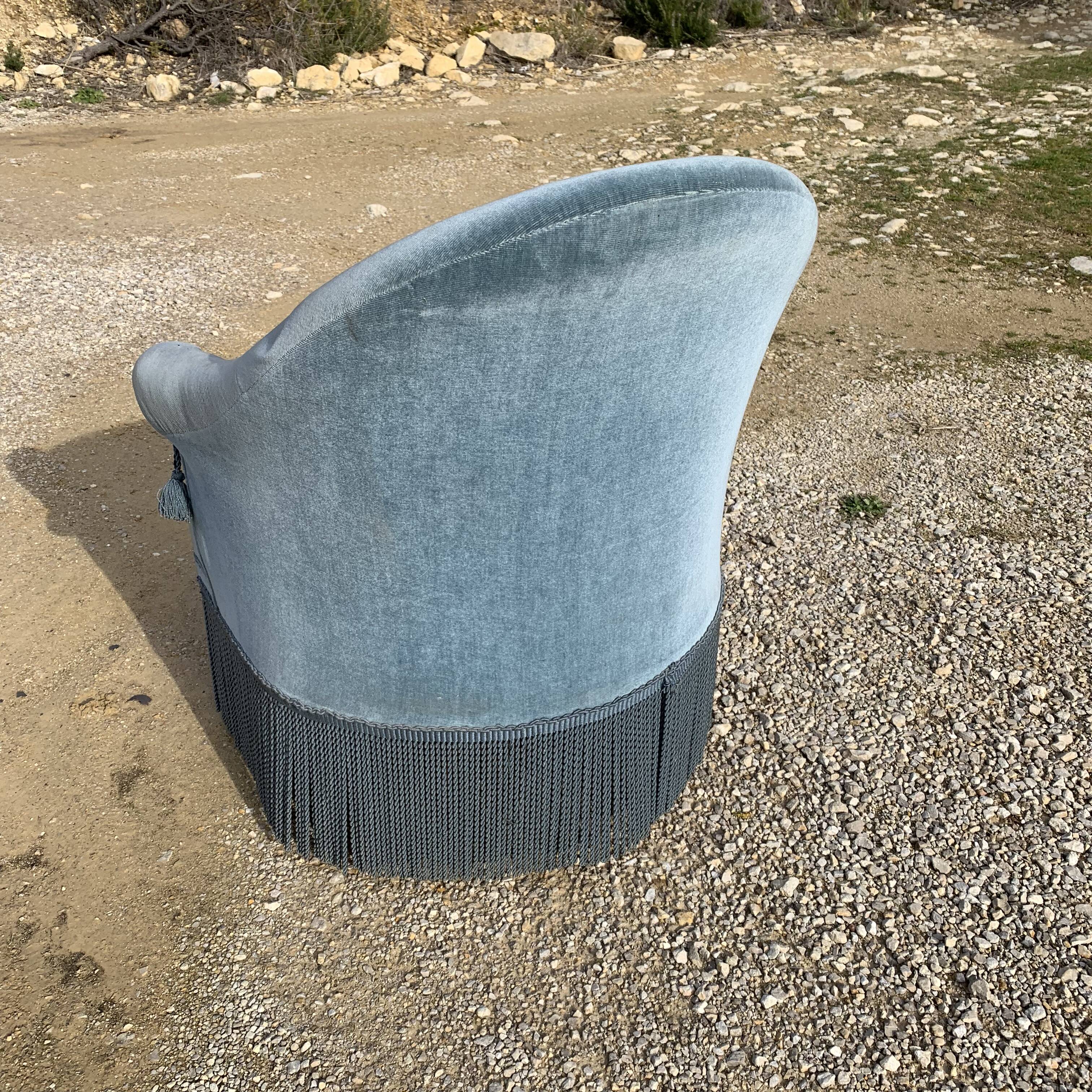 Blue velvet toad chair