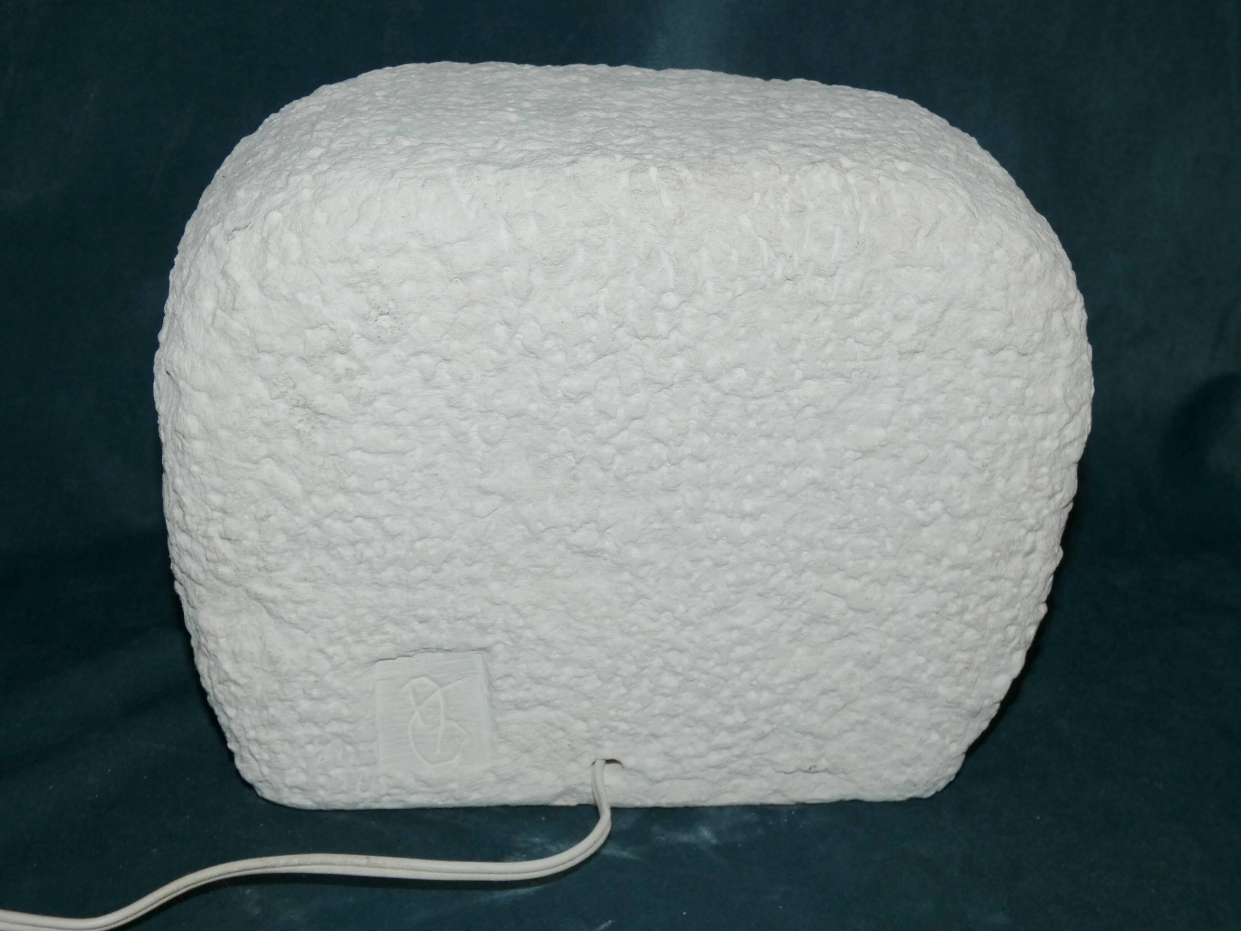 Lamp in stone of the gard carved brutalist form signed, circa 1970 dlg tormos