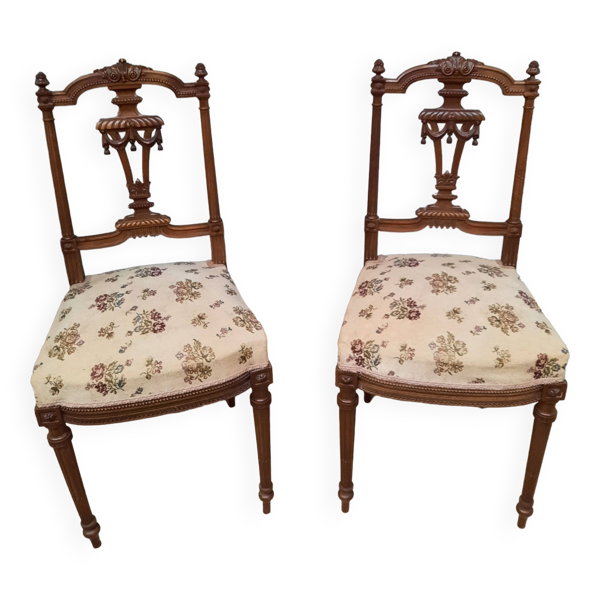 Paire de chaise finement sculptée