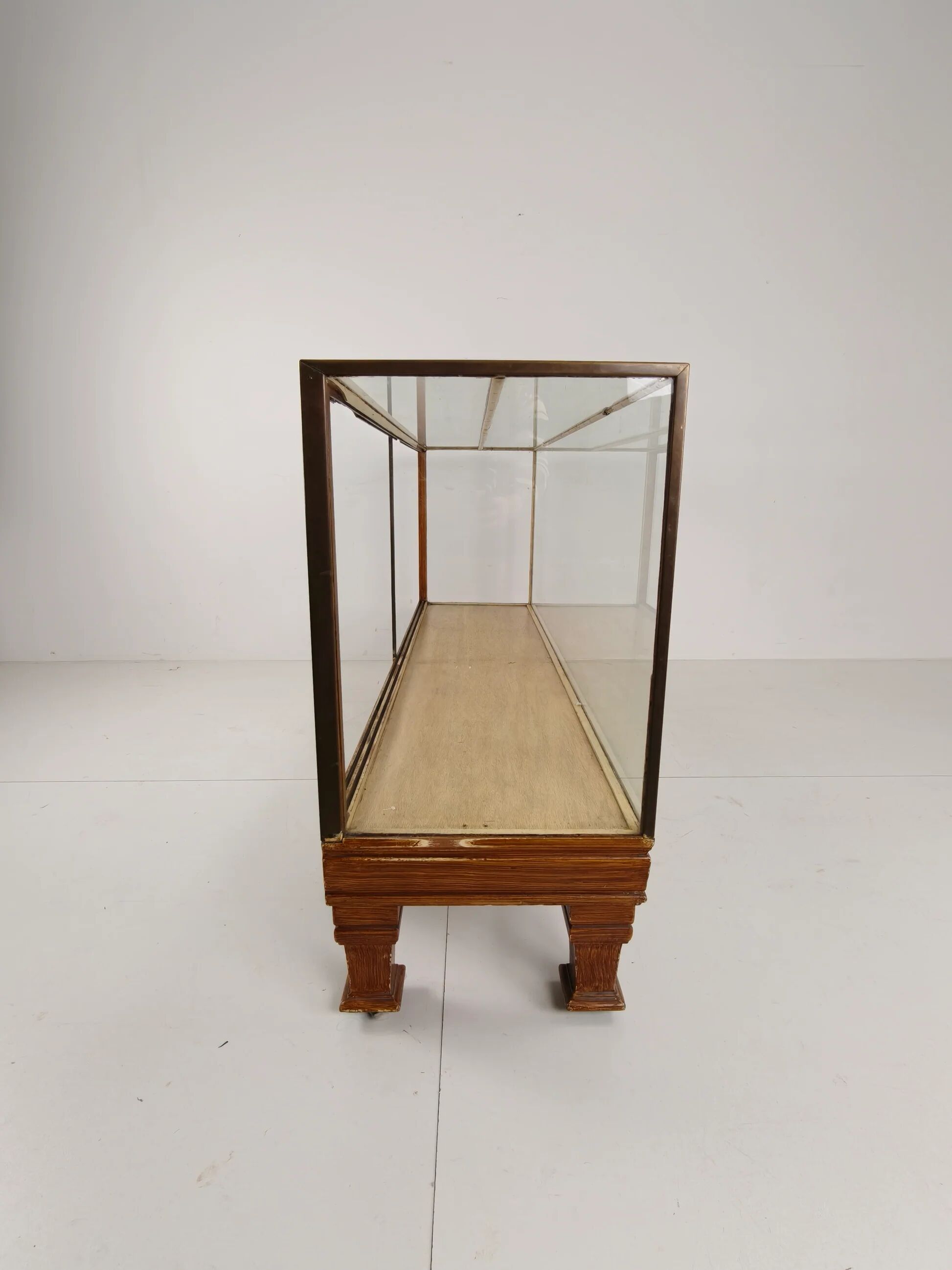 Comptoir de magasin ancien en laiton anglais – modèle étroit avec mesures en yards