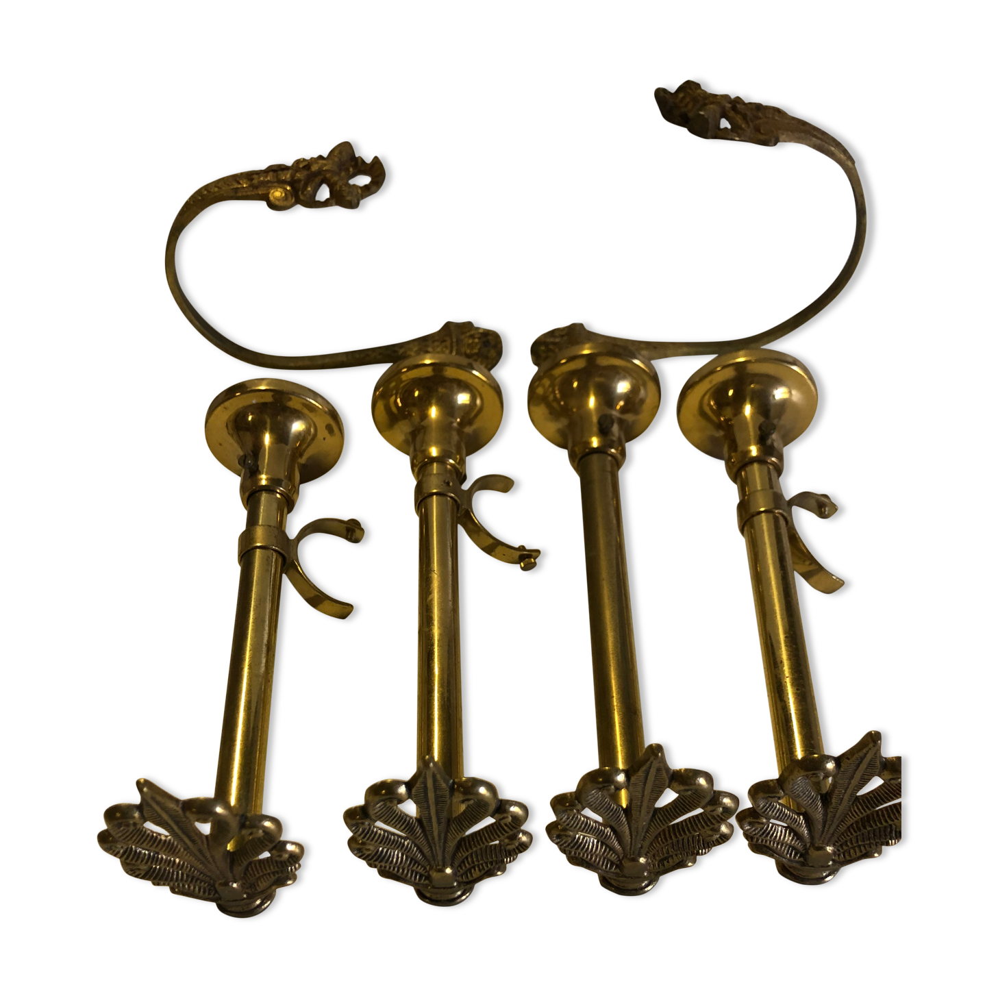 Supports curtain rods and ambers