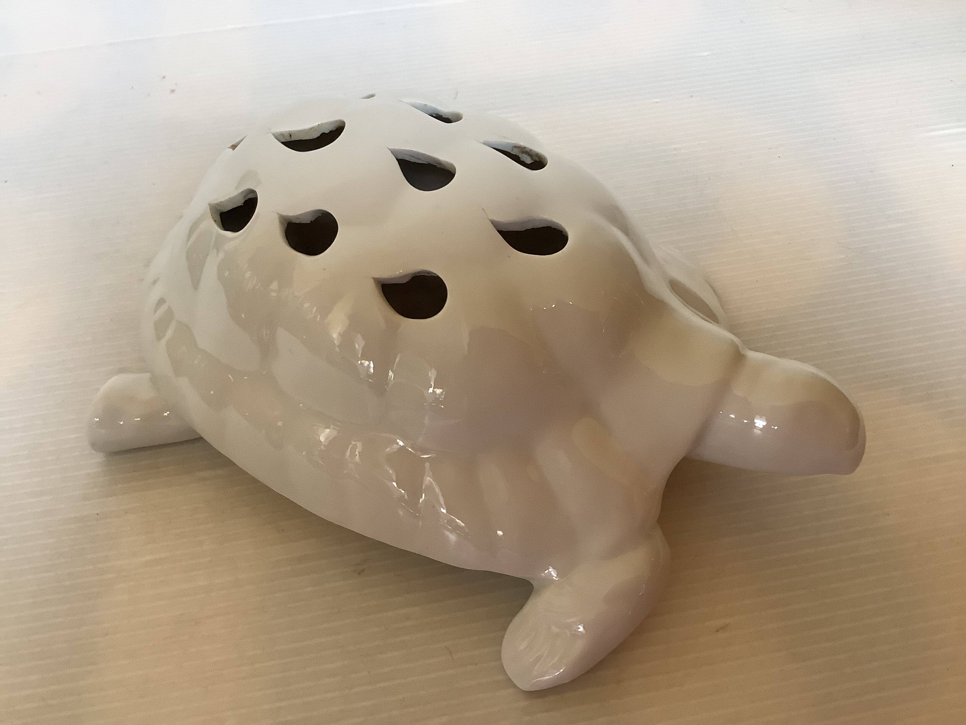Vase turtle flower holder
