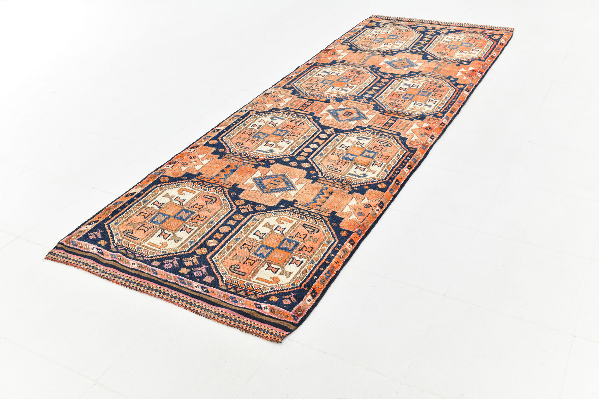 4x10 Wide Vintage Runner Rug, 110x323Cm