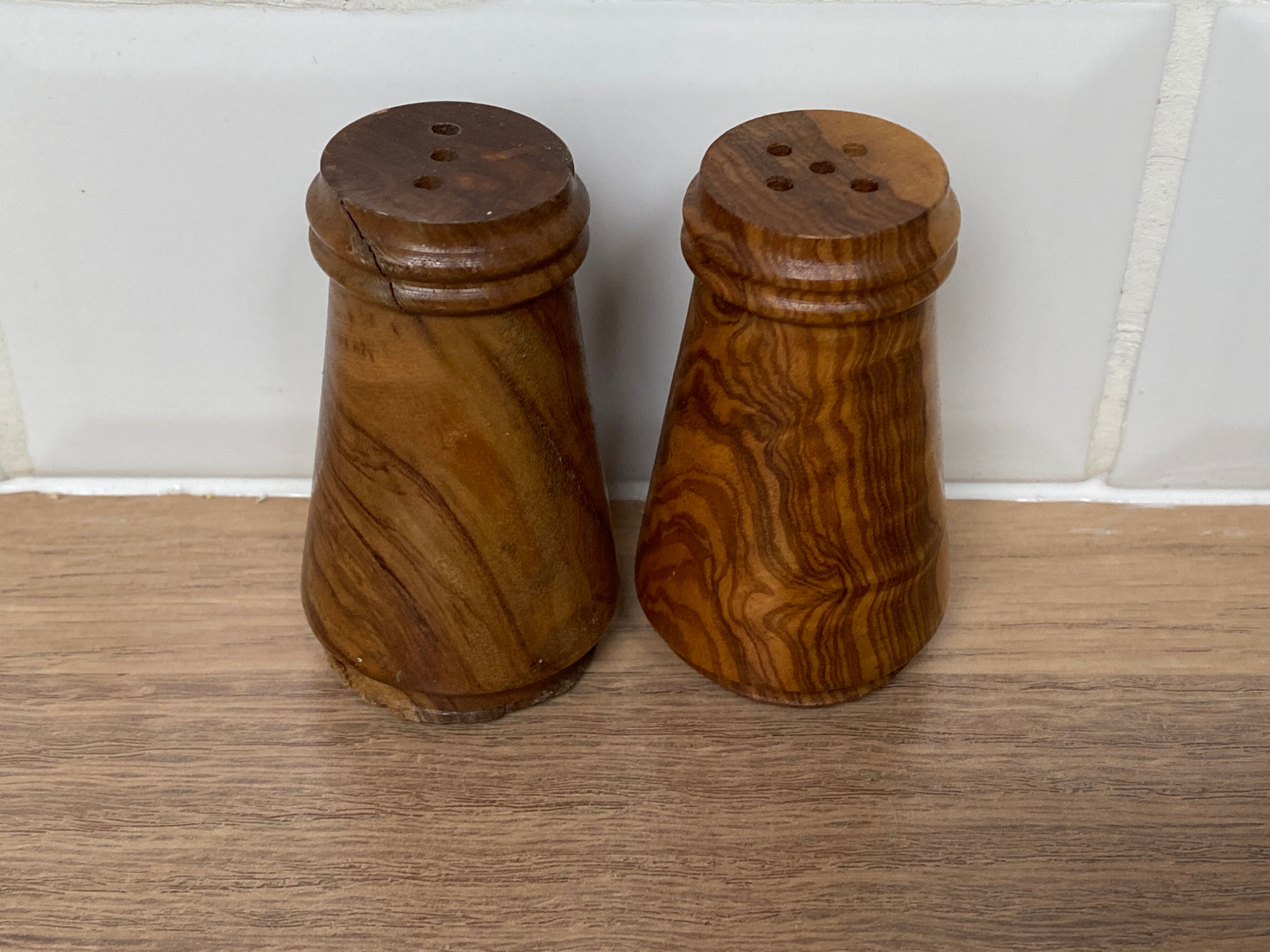 Salt and pepper shaker in Olivier