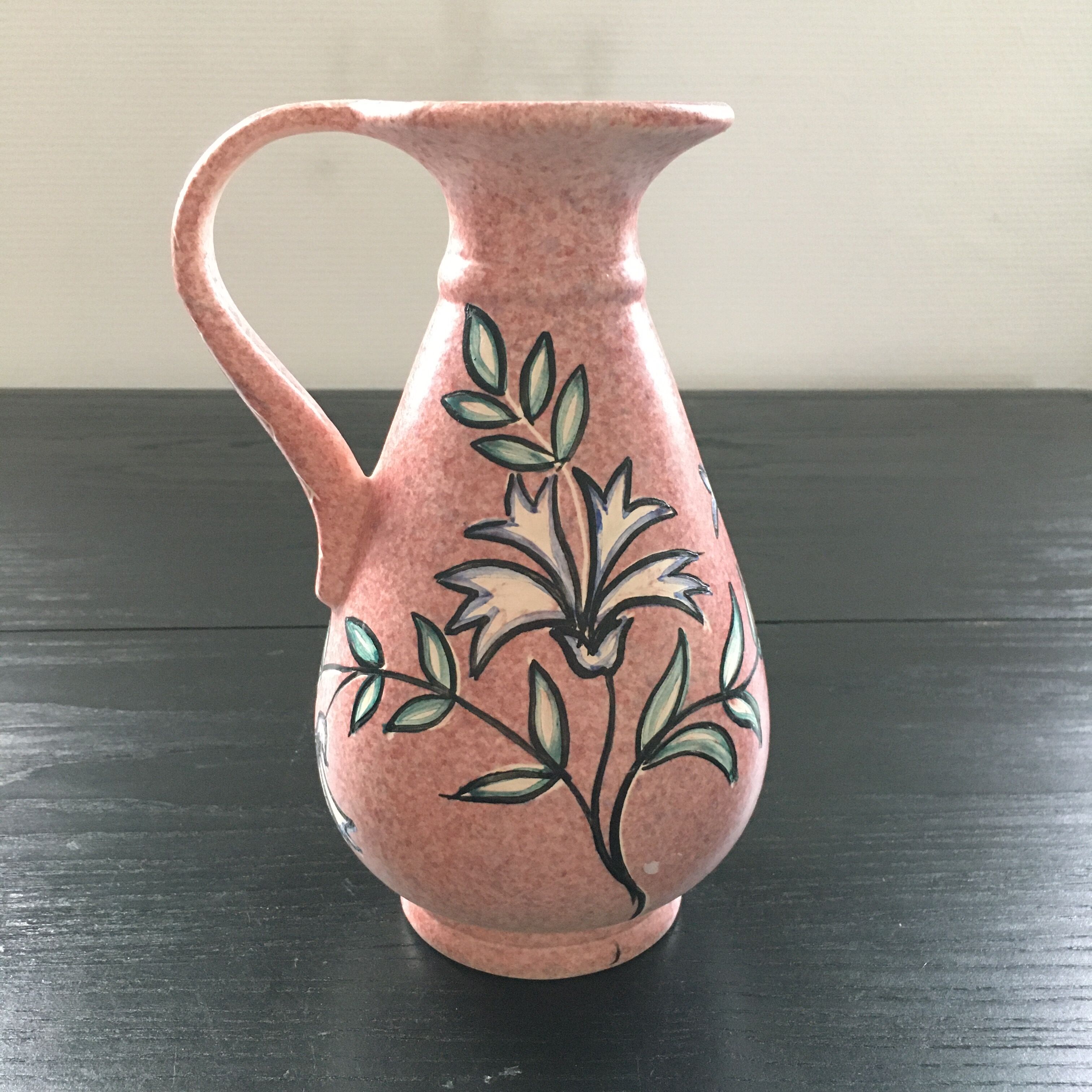 Pitcher signed Rossello Vallauris