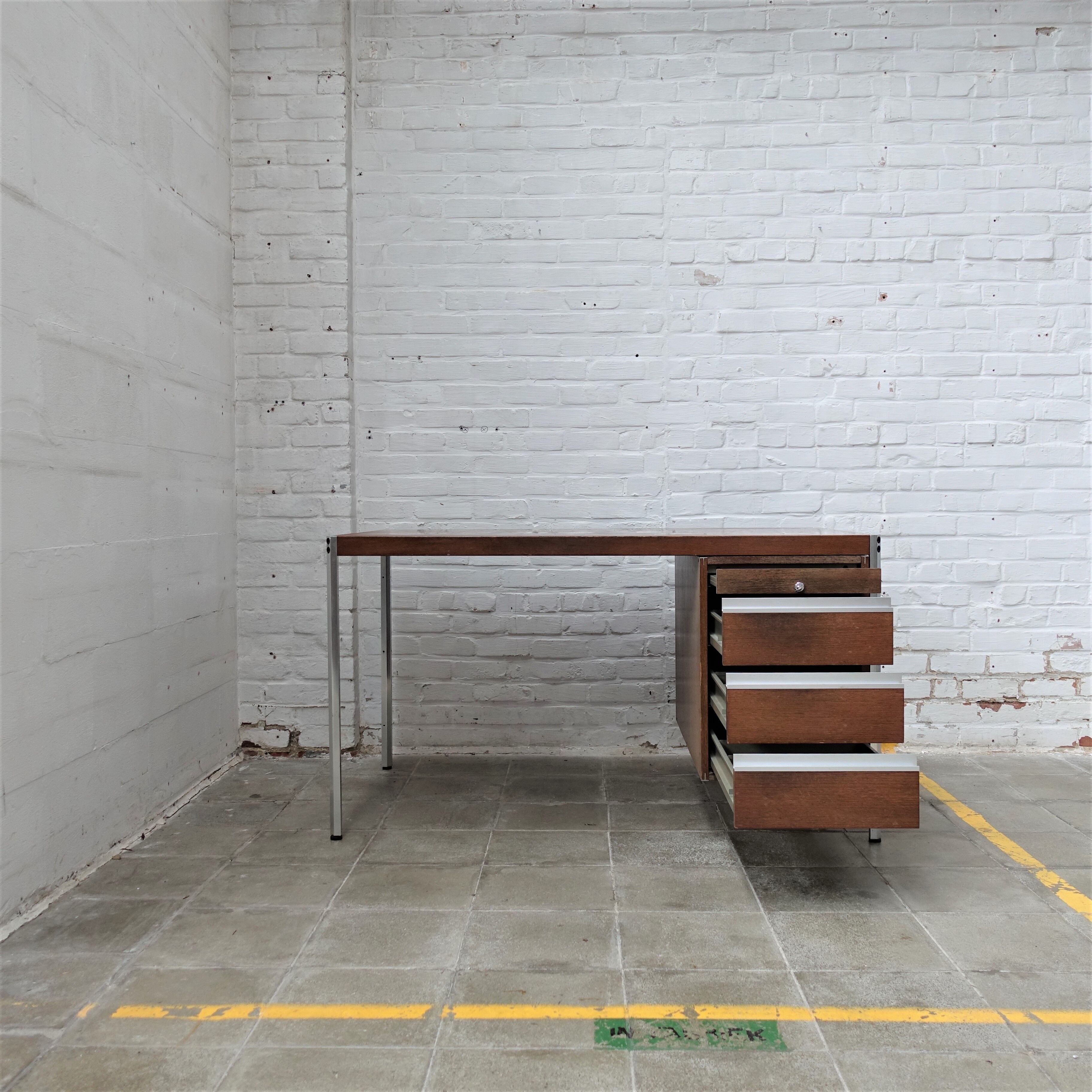 Bureau élégant de bois de rose
